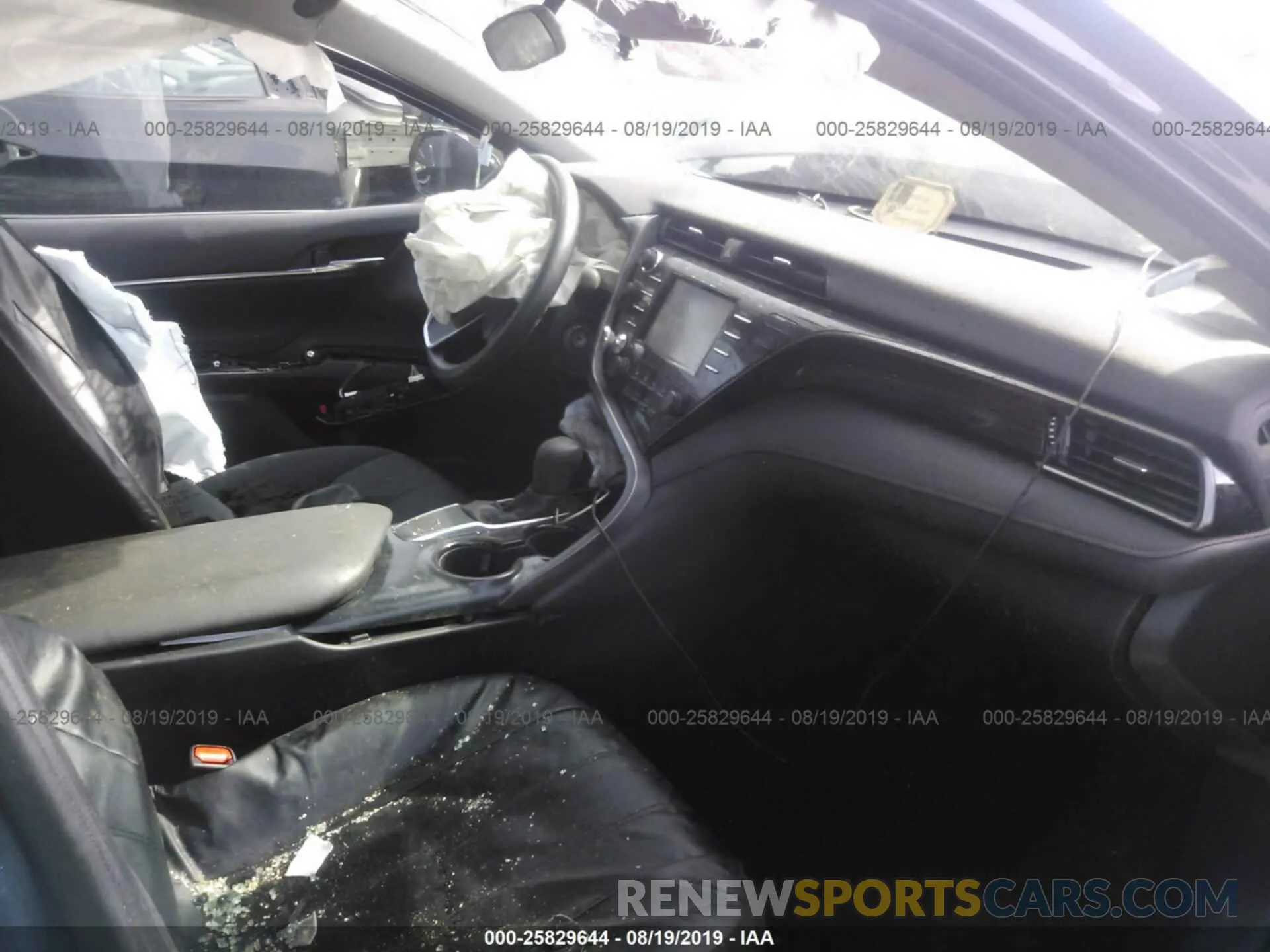 5 fotografías del automóvil dañado 4T1B11HK6KU759230 TOYOTA CAMRY 2019