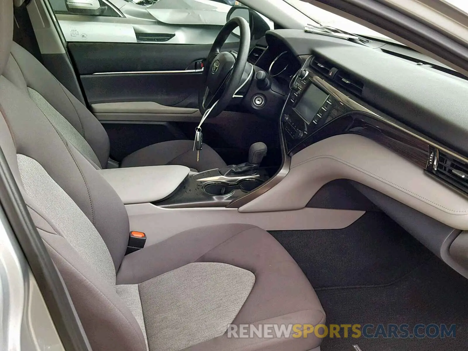 5 fotografías del automóvil dañado 4T1B11HK6KU797993 TOYOTA CAMRY 2019
