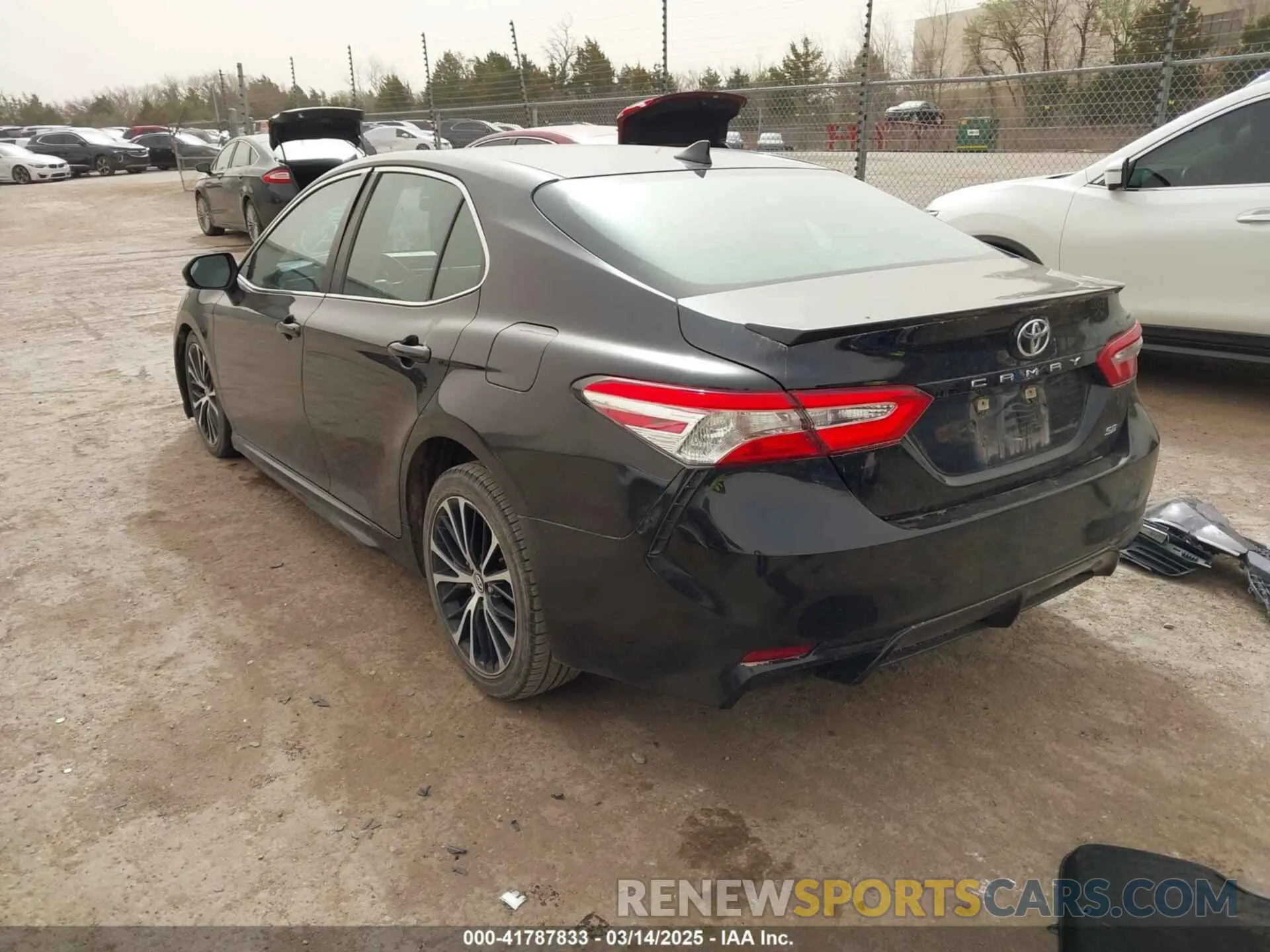 3 fotografías del automóvil dañado 4T1B11HK6KU805252 TOYOTA CAMRY 2019