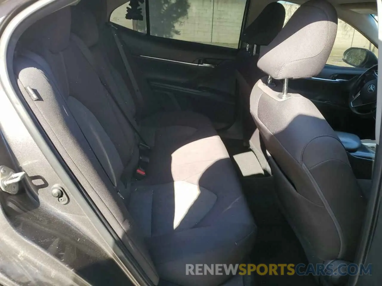 10 fotografías del automóvil dañado 4T1B11HK6KU807681 TOYOTA CAMRY 2019