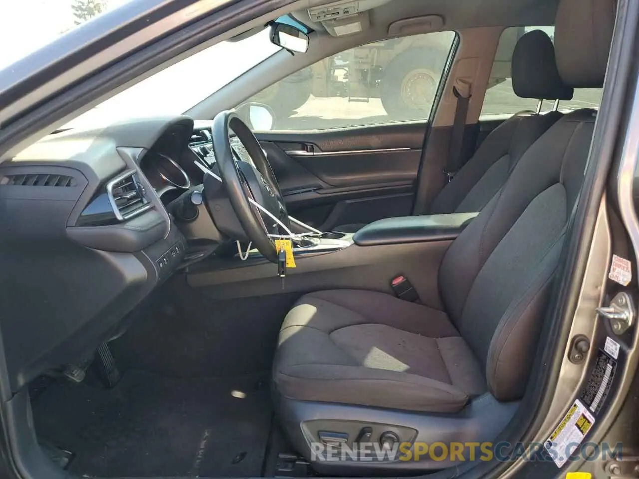 7 fotografías del automóvil dañado 4T1B11HK6KU807681 TOYOTA CAMRY 2019