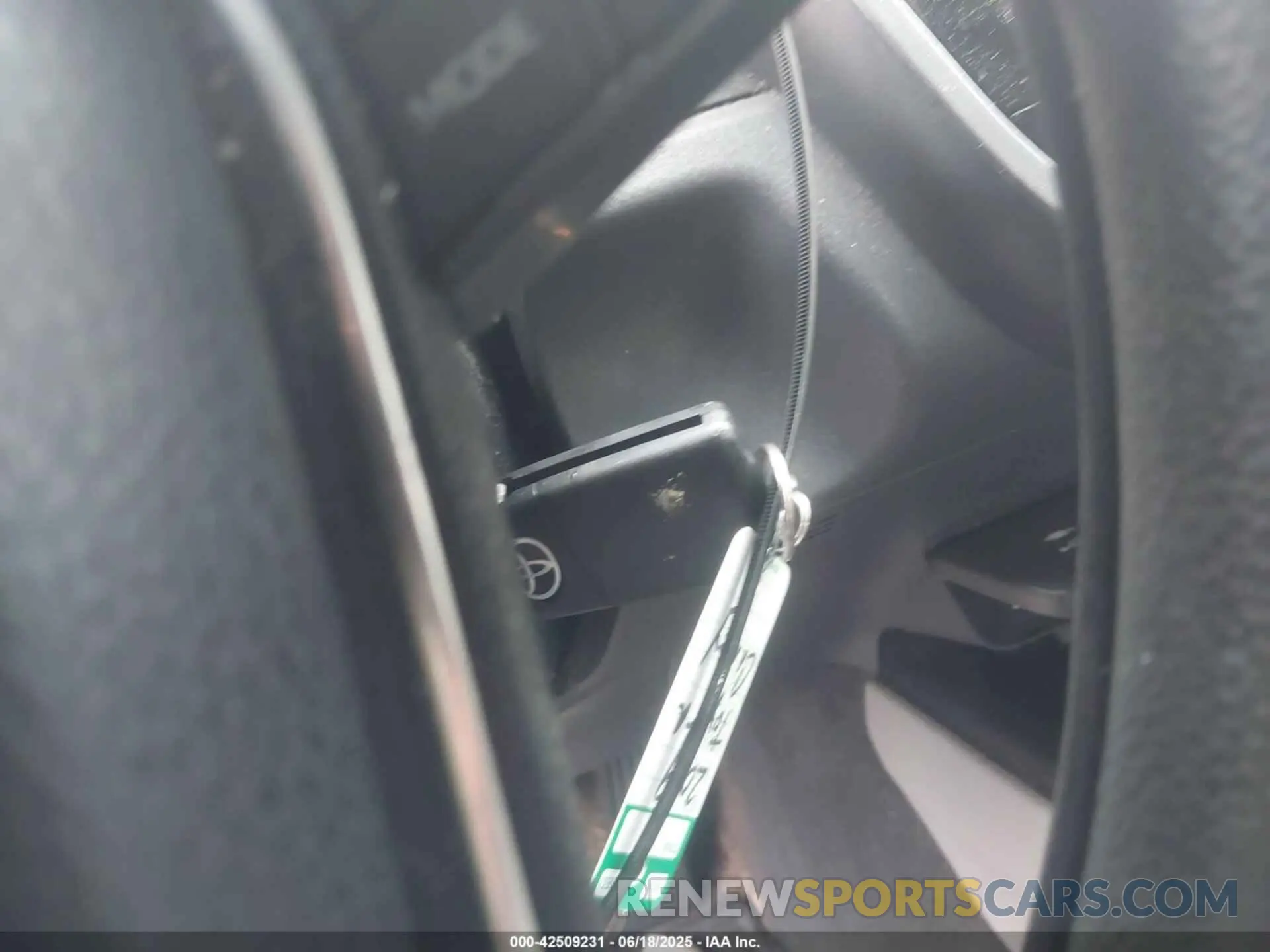 11 fotografías del automóvil dañado 4T1B11HK6KU807972 TOYOTA CAMRY 2019