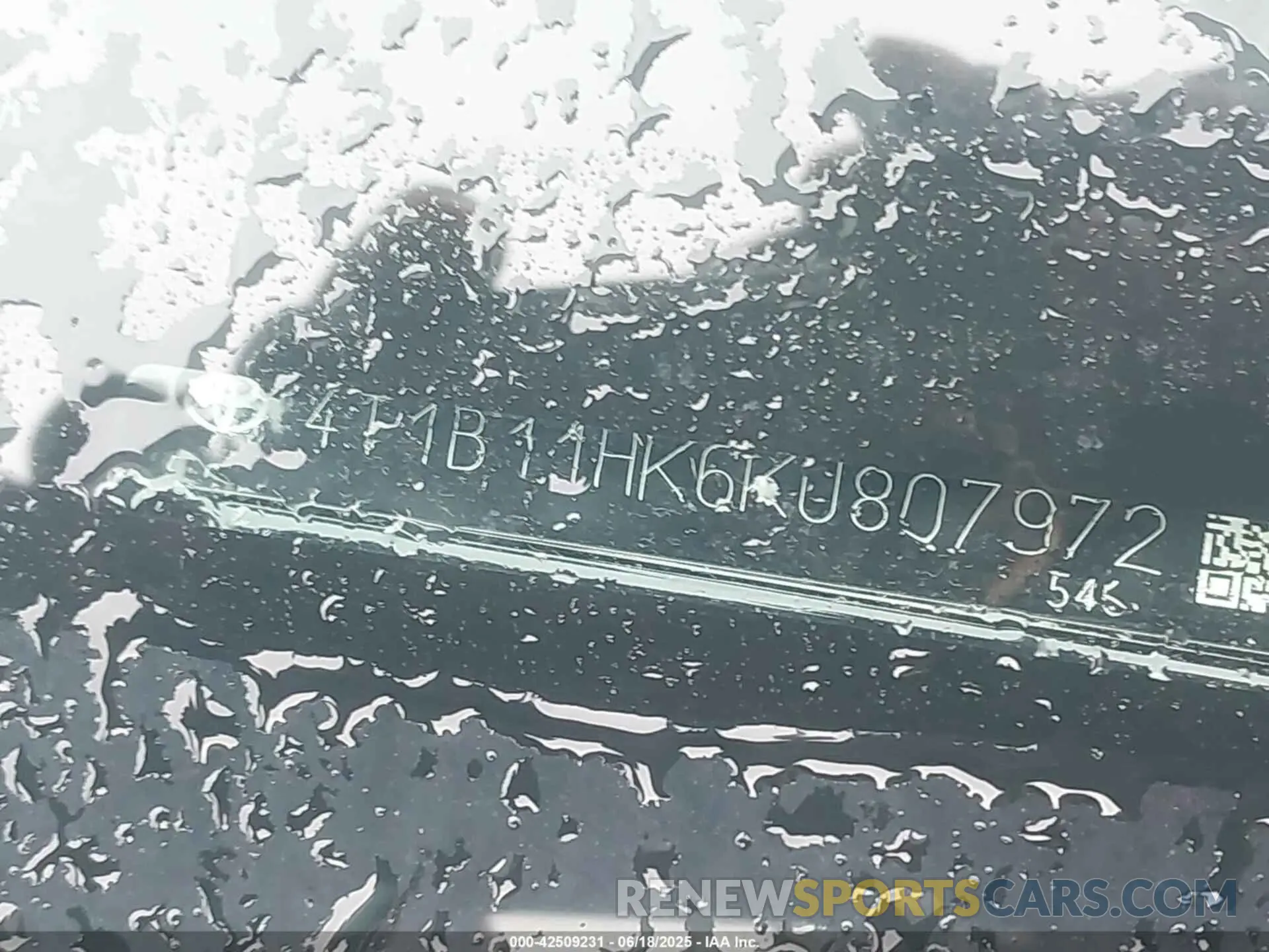 17 fotografías del automóvil dañado 4T1B11HK6KU807972 TOYOTA CAMRY 2019