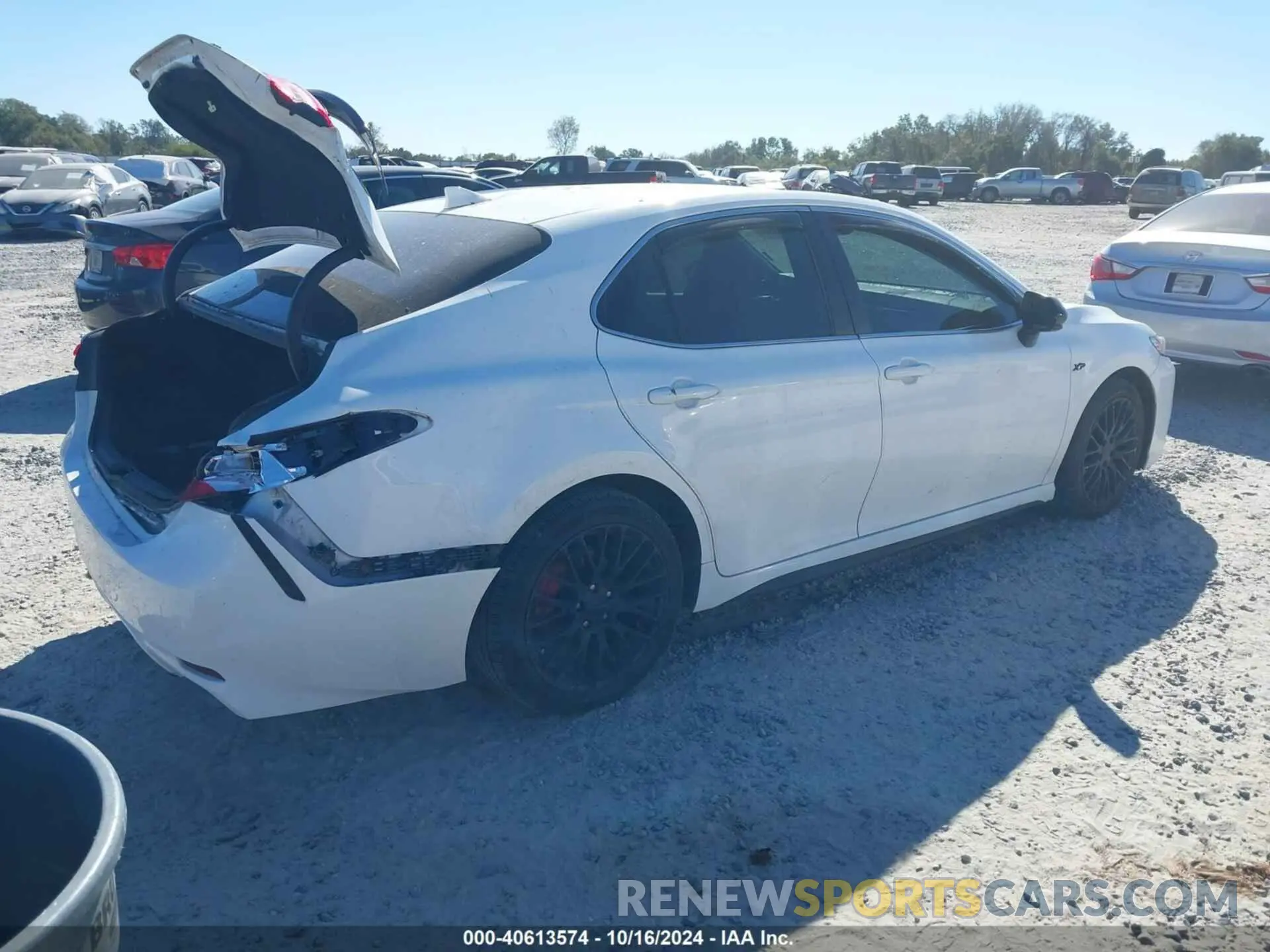 4 fotografías del automóvil dañado 4T1B11HK6KU823783 TOYOTA CAMRY 2019