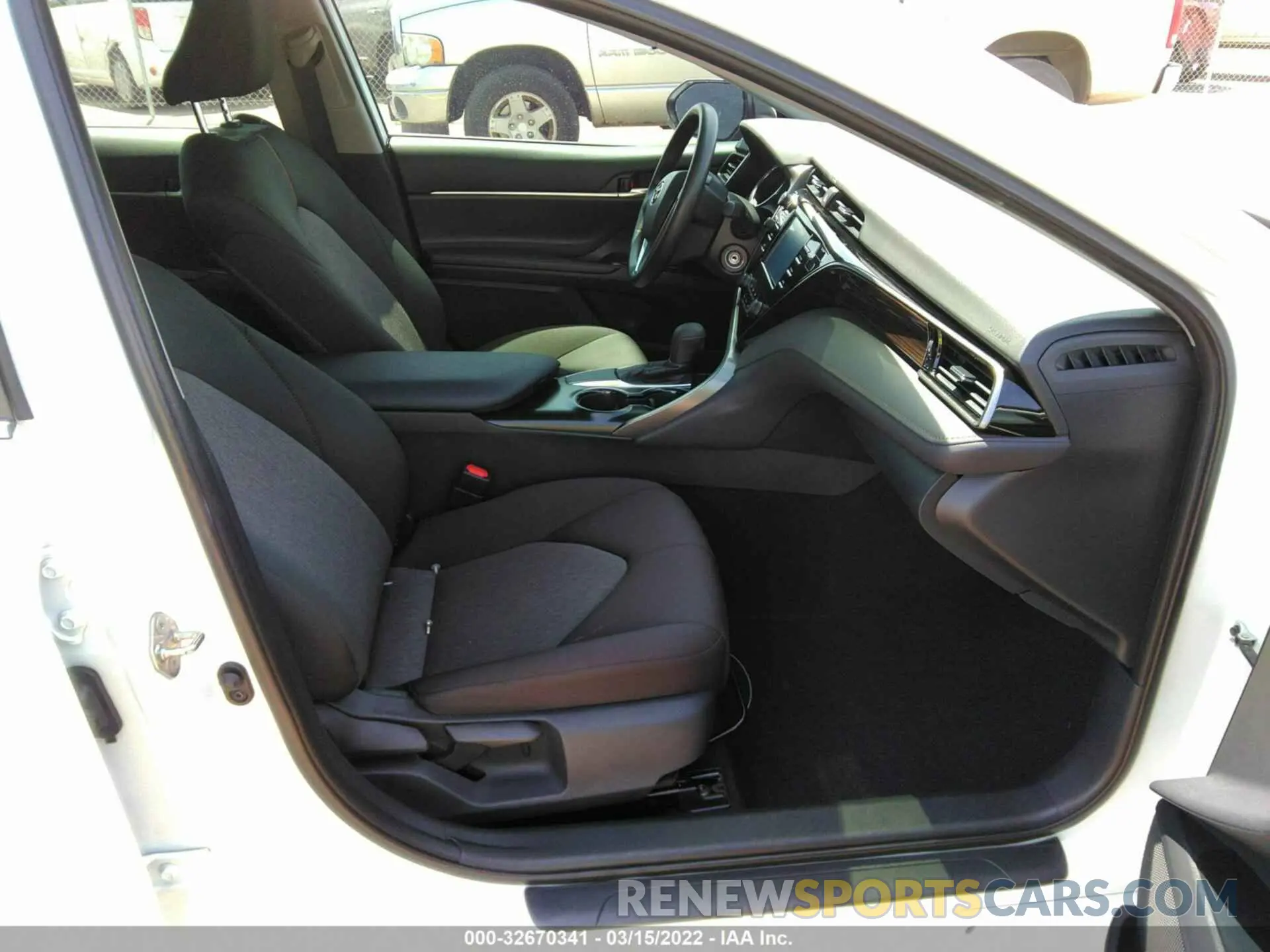5 fotografías del automóvil dañado 4T1B11HK6KU829387 TOYOTA CAMRY 2019