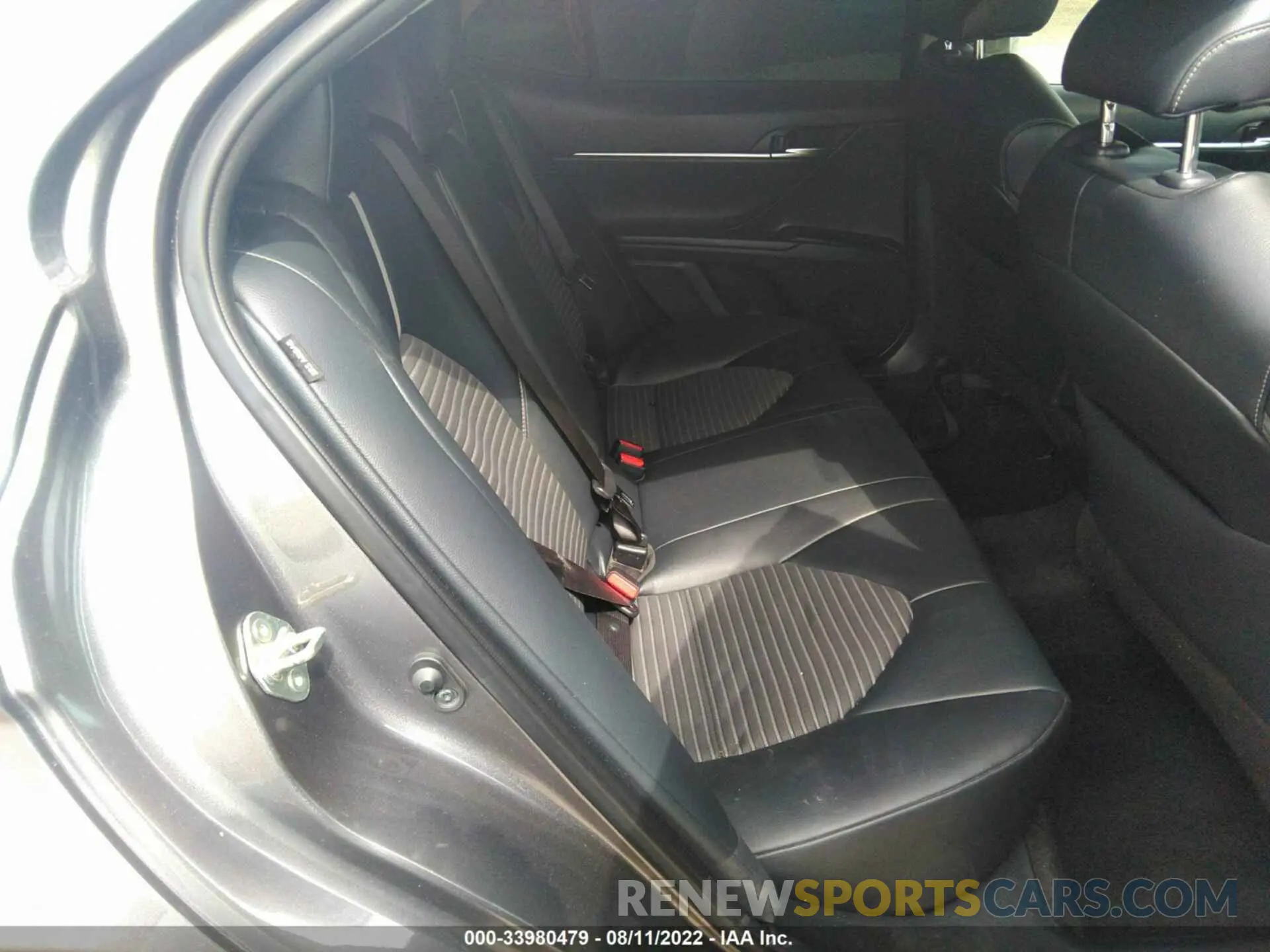 8 fotografías del automóvil dañado 4T1B11HK6KU837411 TOYOTA CAMRY 2019