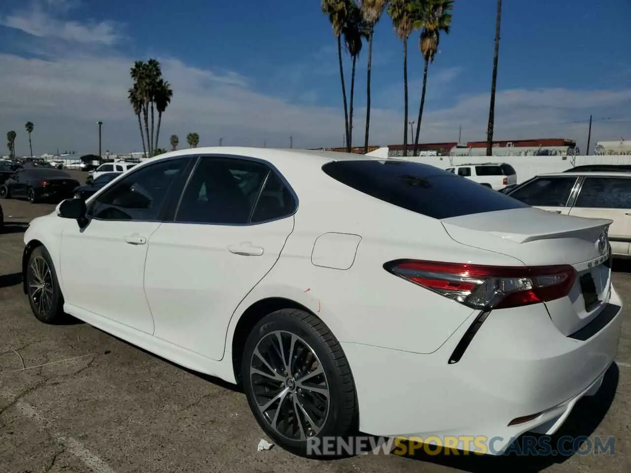 2 fotografías del automóvil dañado 4T1B11HK6KU841118 TOYOTA CAMRY 2019