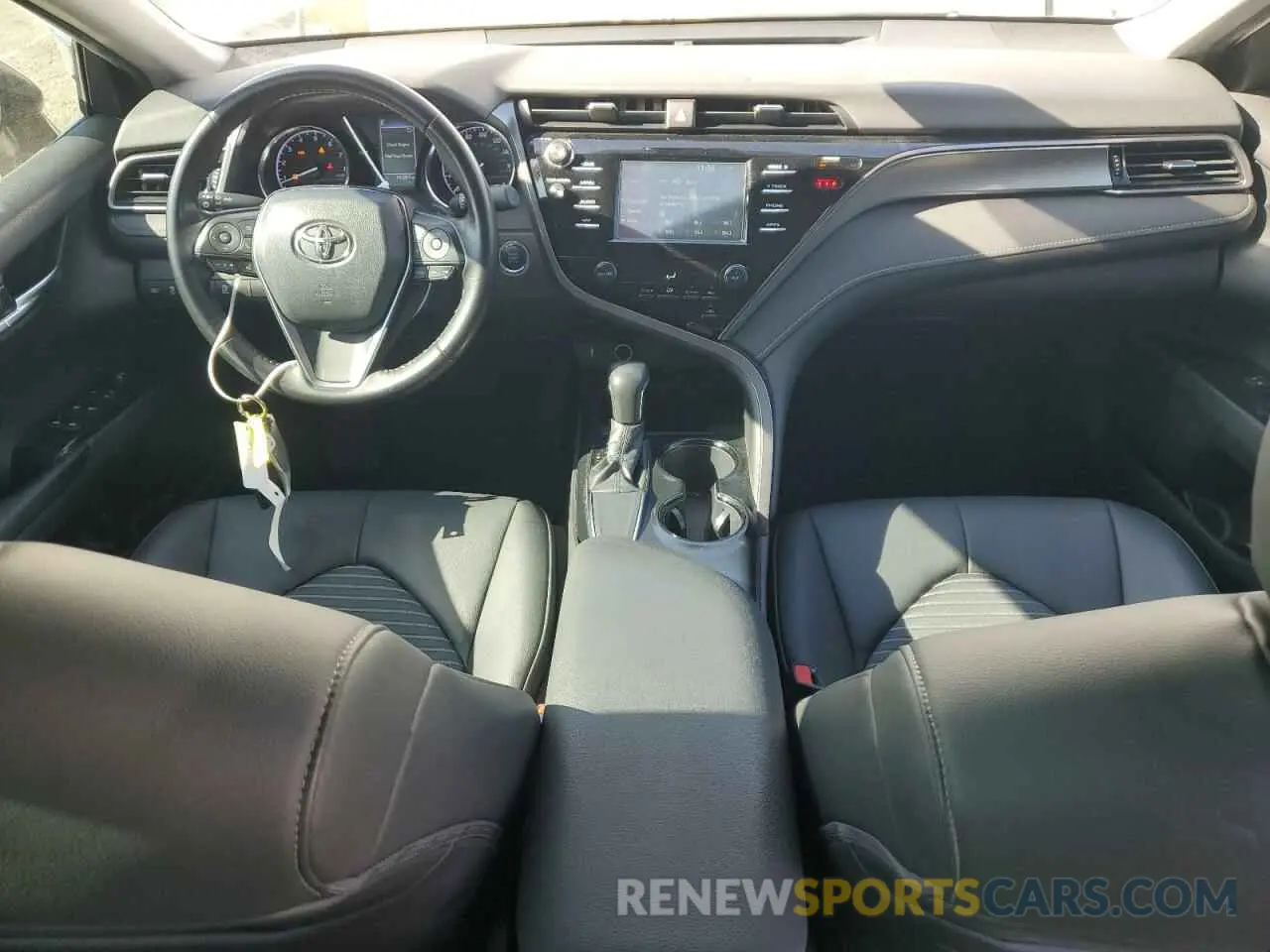 8 fotografías del automóvil dañado 4T1B11HK6KU841118 TOYOTA CAMRY 2019