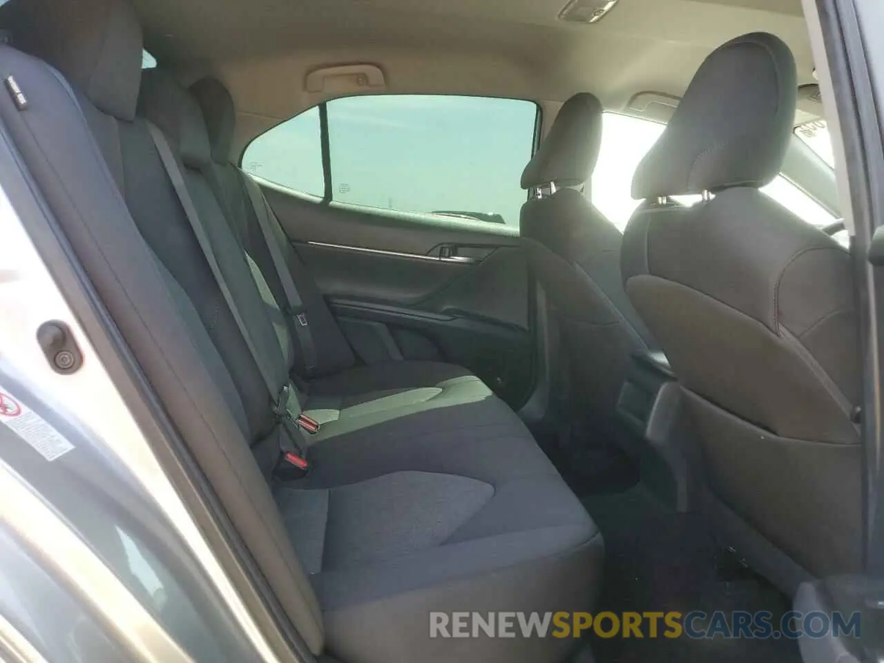 10 fotografías del automóvil dañado 4T1B11HK7KU200110 TOYOTA CAMRY 2019