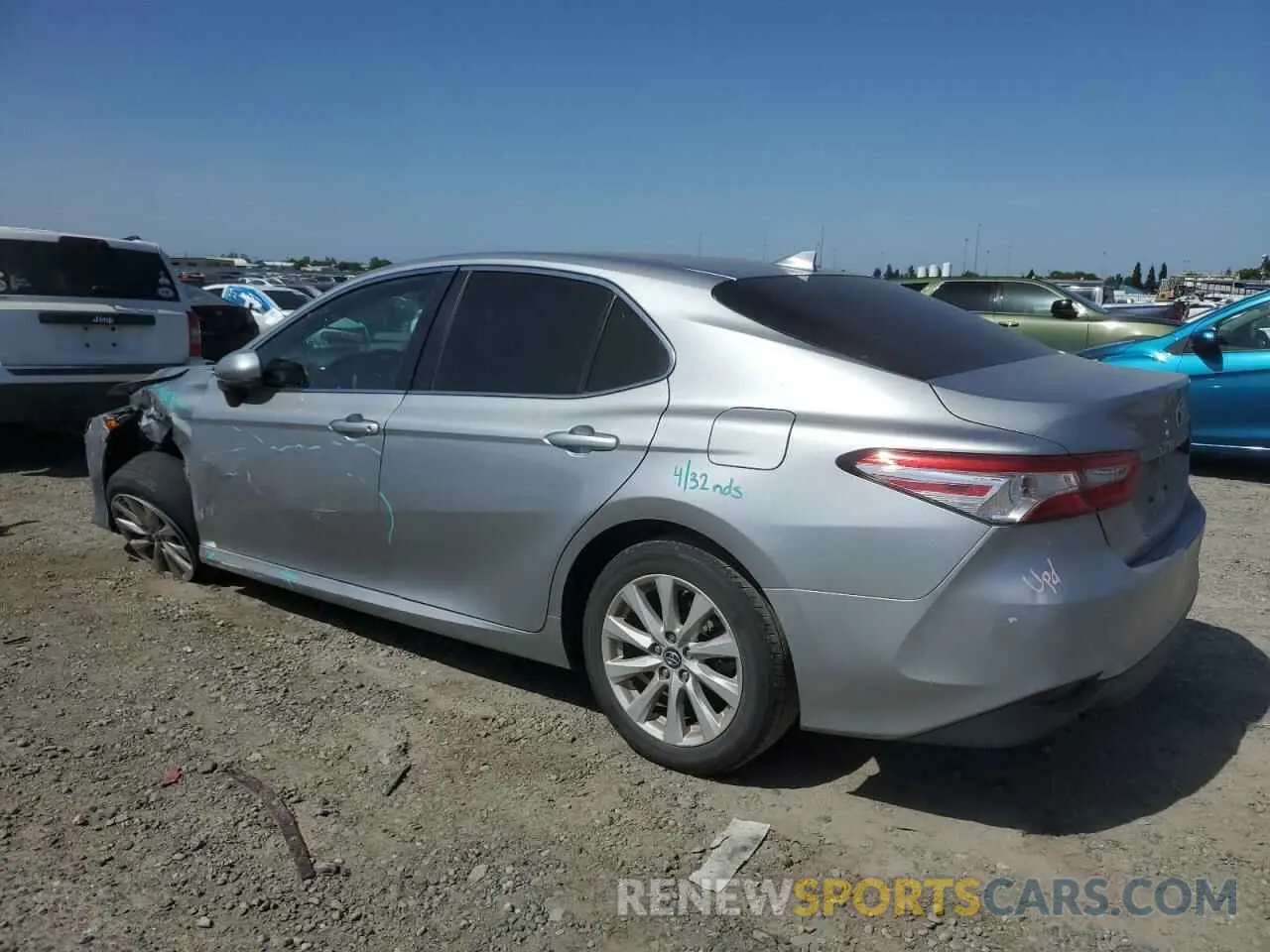 2 fotografías del automóvil dañado 4T1B11HK7KU200110 TOYOTA CAMRY 2019