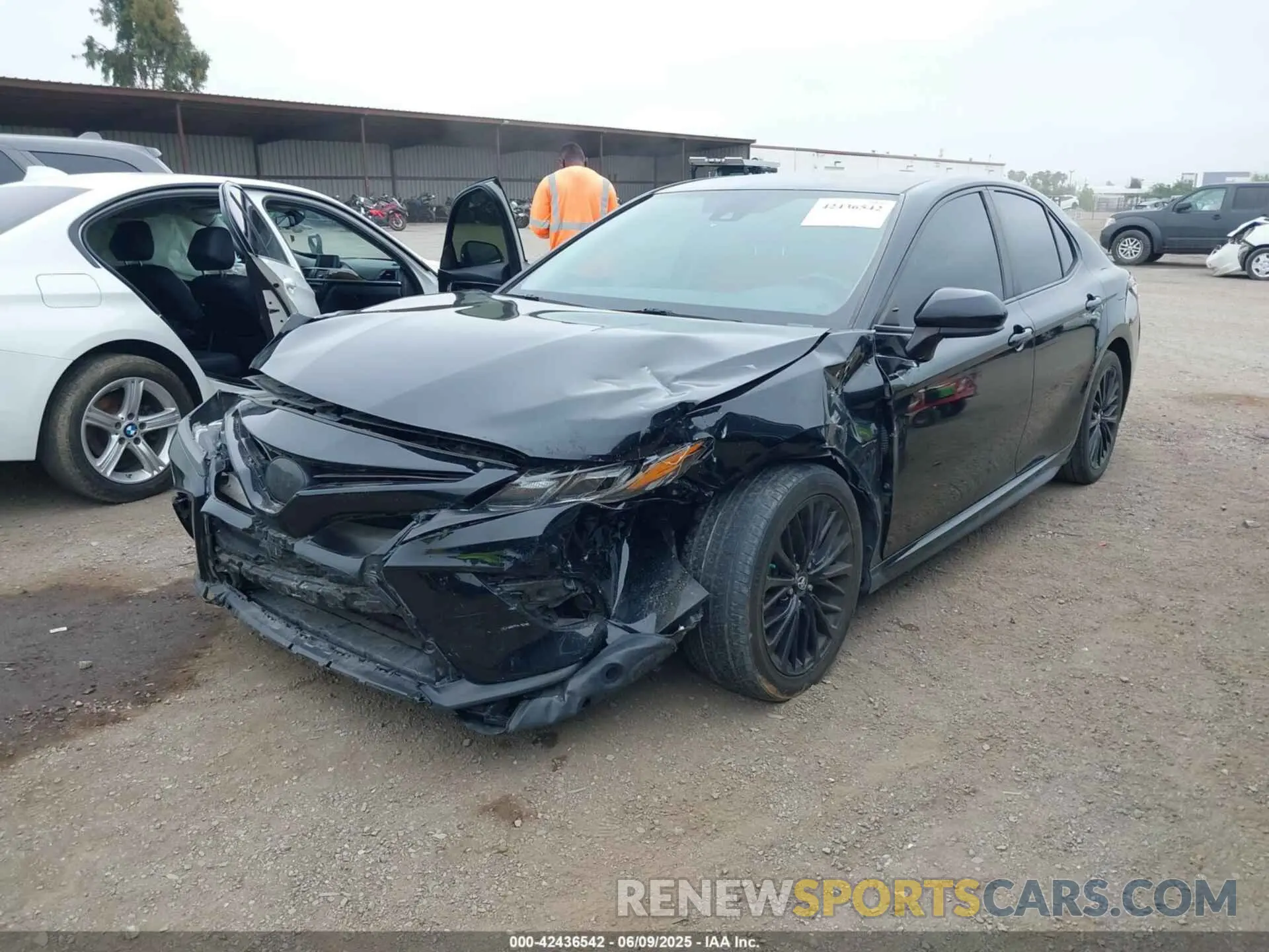 2 fotografías del automóvil dañado 4T1B11HK7KU210863 TOYOTA CAMRY 2019