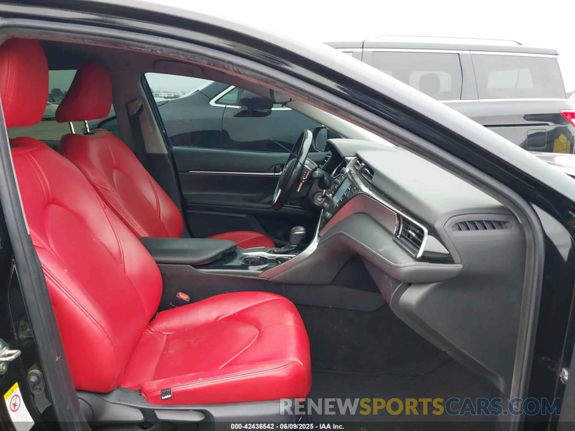 5 fotografías del automóvil dañado 4T1B11HK7KU210863 TOYOTA CAMRY 2019