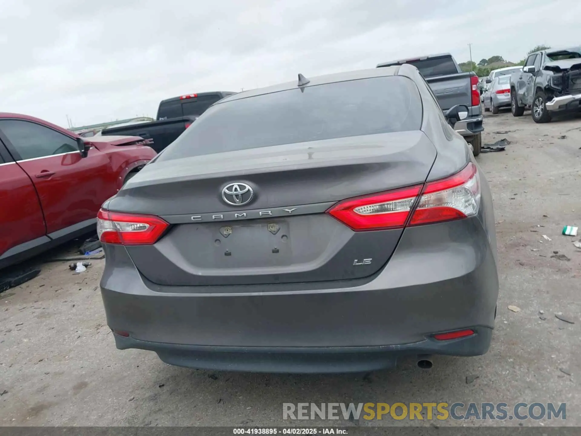 16 fotografías del automóvil dañado 4T1B11HK7KU212239 TOYOTA CAMRY 2019