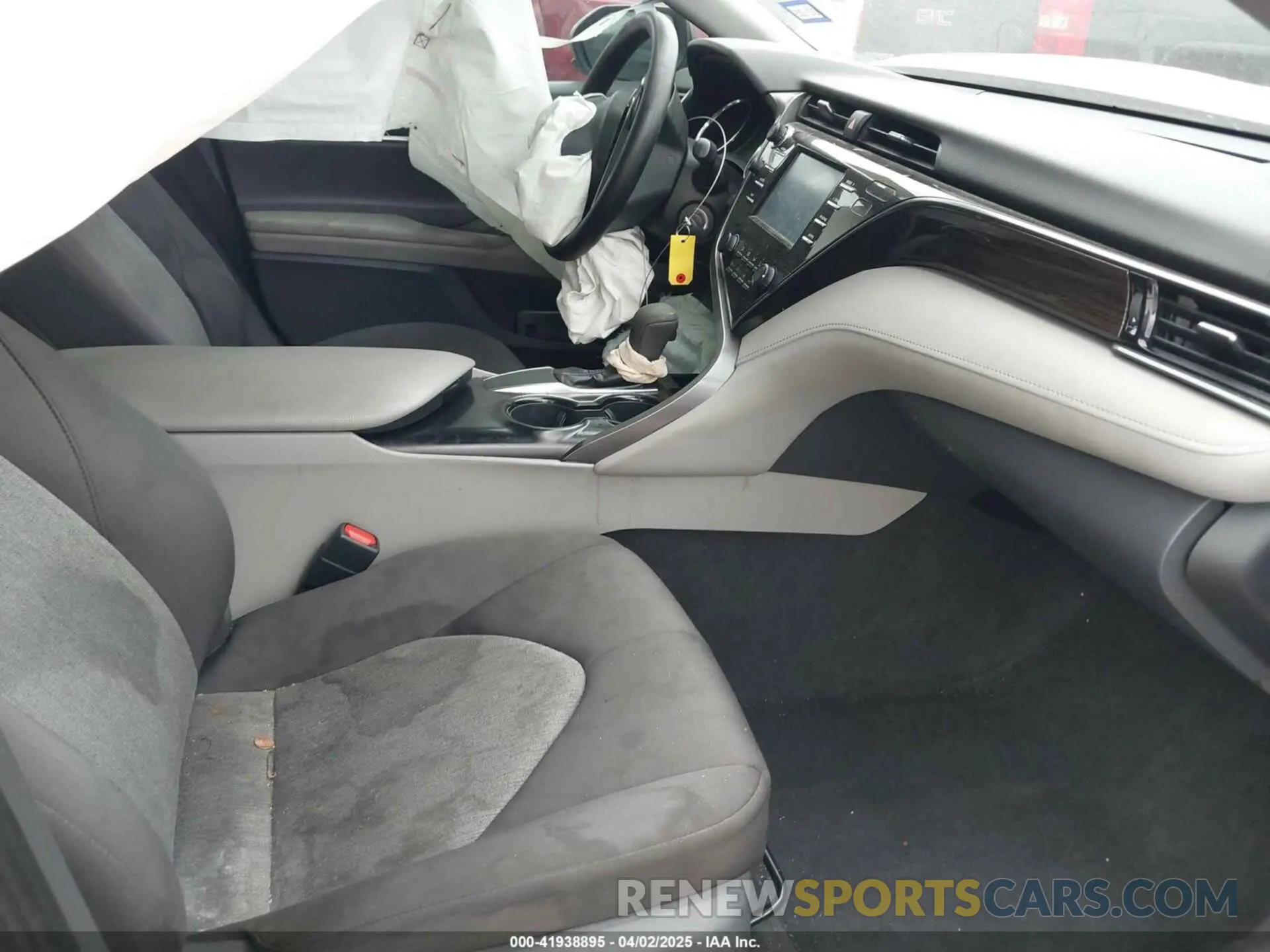 5 fotografías del automóvil dañado 4T1B11HK7KU212239 TOYOTA CAMRY 2019