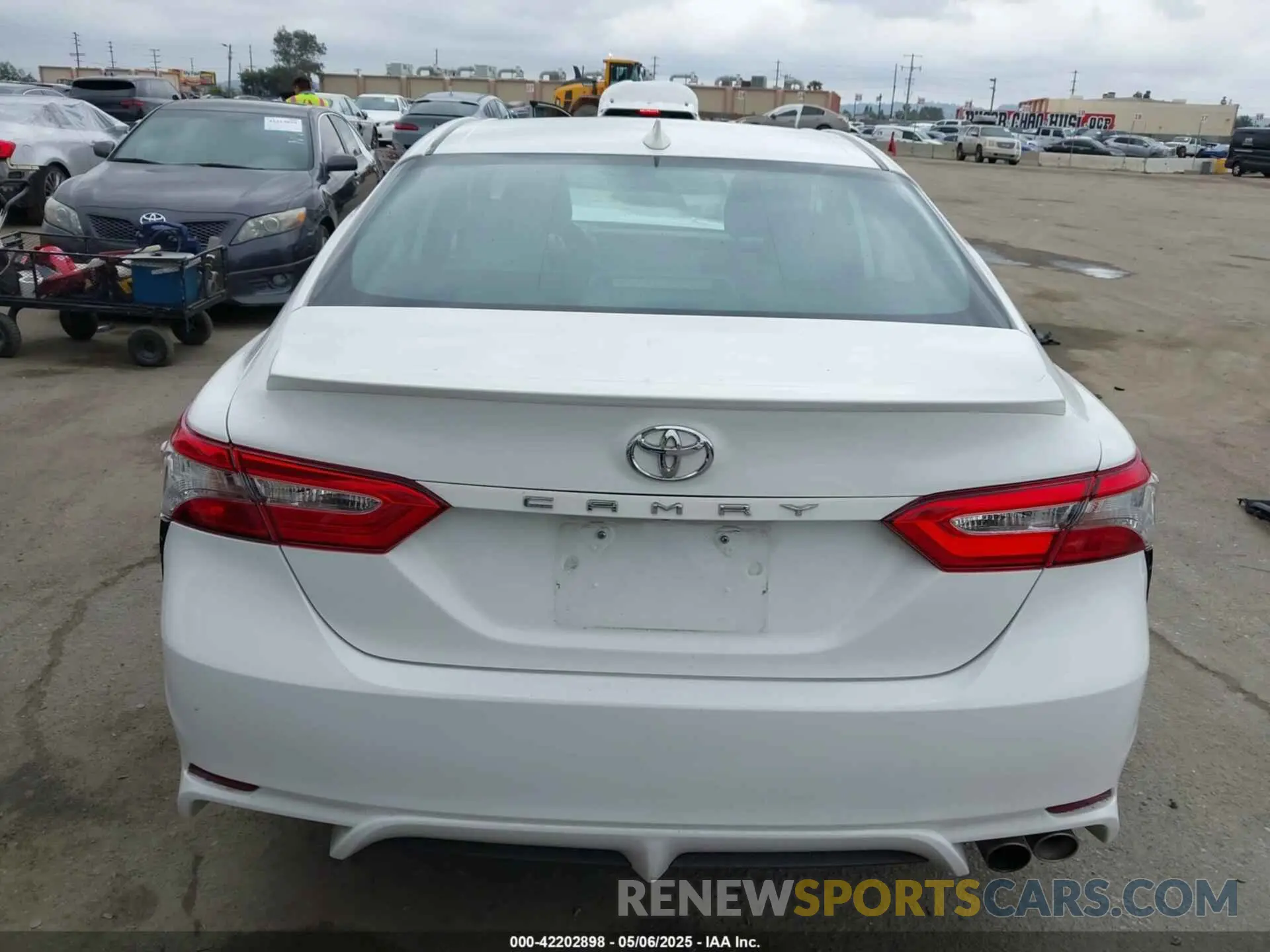 17 fotografías del automóvil dañado 4T1B11HK7KU223113 TOYOTA CAMRY 2019
