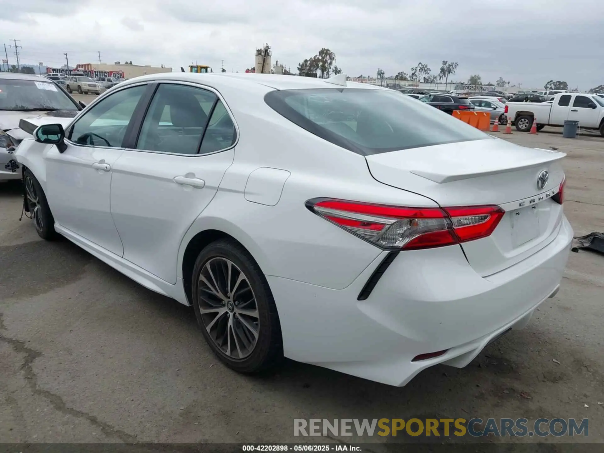 3 fotografías del automóvil dañado 4T1B11HK7KU223113 TOYOTA CAMRY 2019