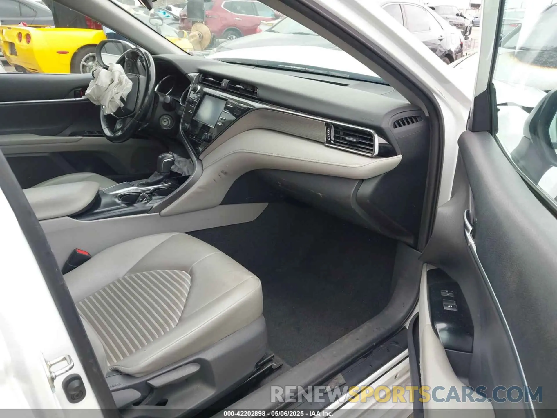 5 fotografías del automóvil dañado 4T1B11HK7KU223113 TOYOTA CAMRY 2019