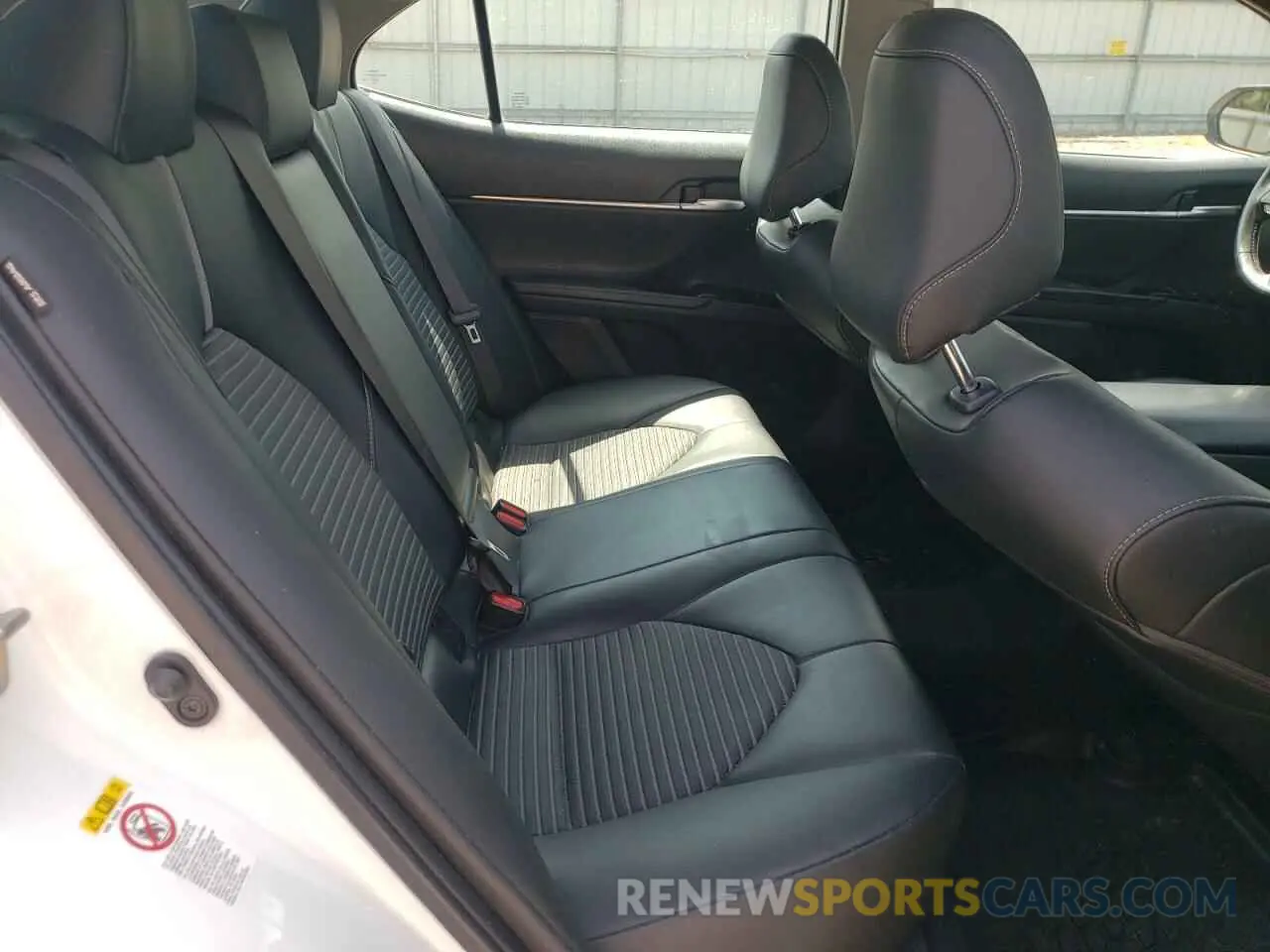 10 fotografías del automóvil dañado 4T1B11HK7KU233673 TOYOTA CAMRY 2019