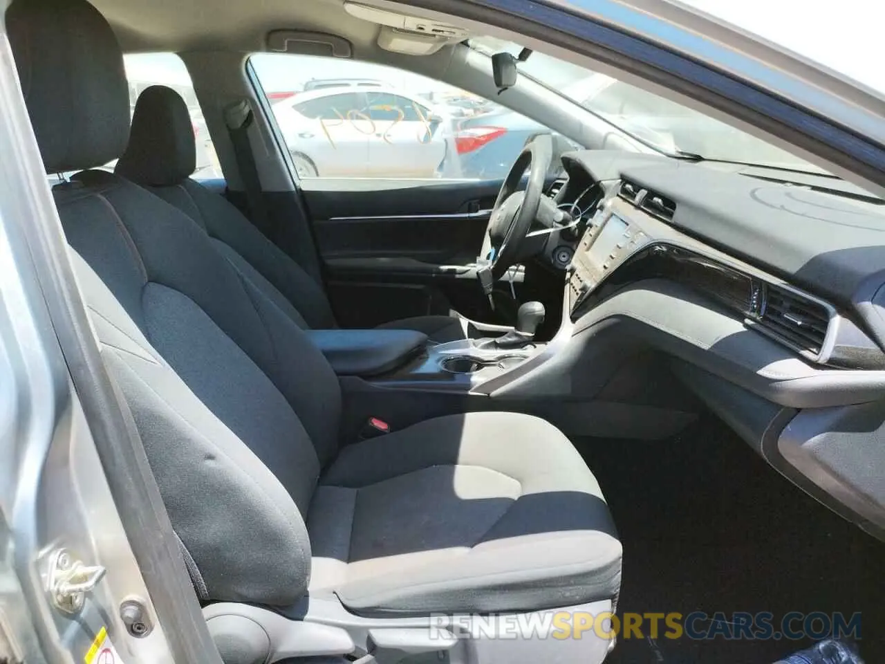 5 fotografías del automóvil dañado 4T1B11HK7KU242664 TOYOTA CAMRY 2019