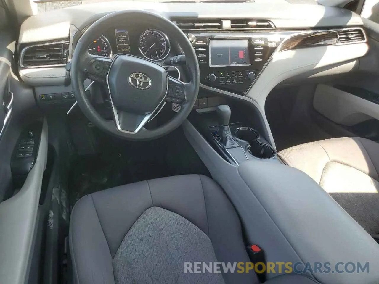 8 fotografías del automóvil dañado 4T1B11HK7KU251347 TOYOTA CAMRY 2019