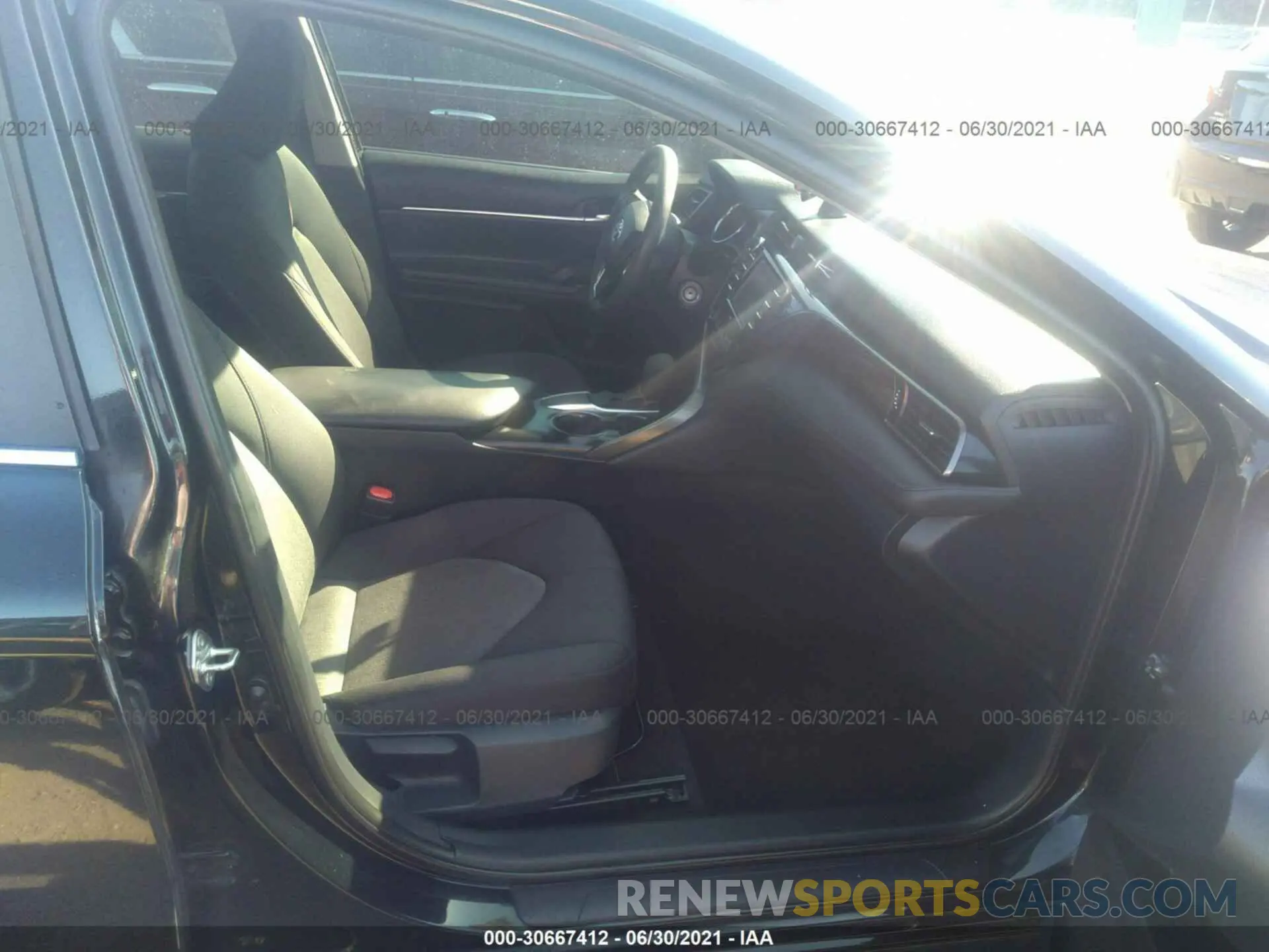 5 fotografías del automóvil dañado 4T1B11HK7KU258573 TOYOTA CAMRY 2019