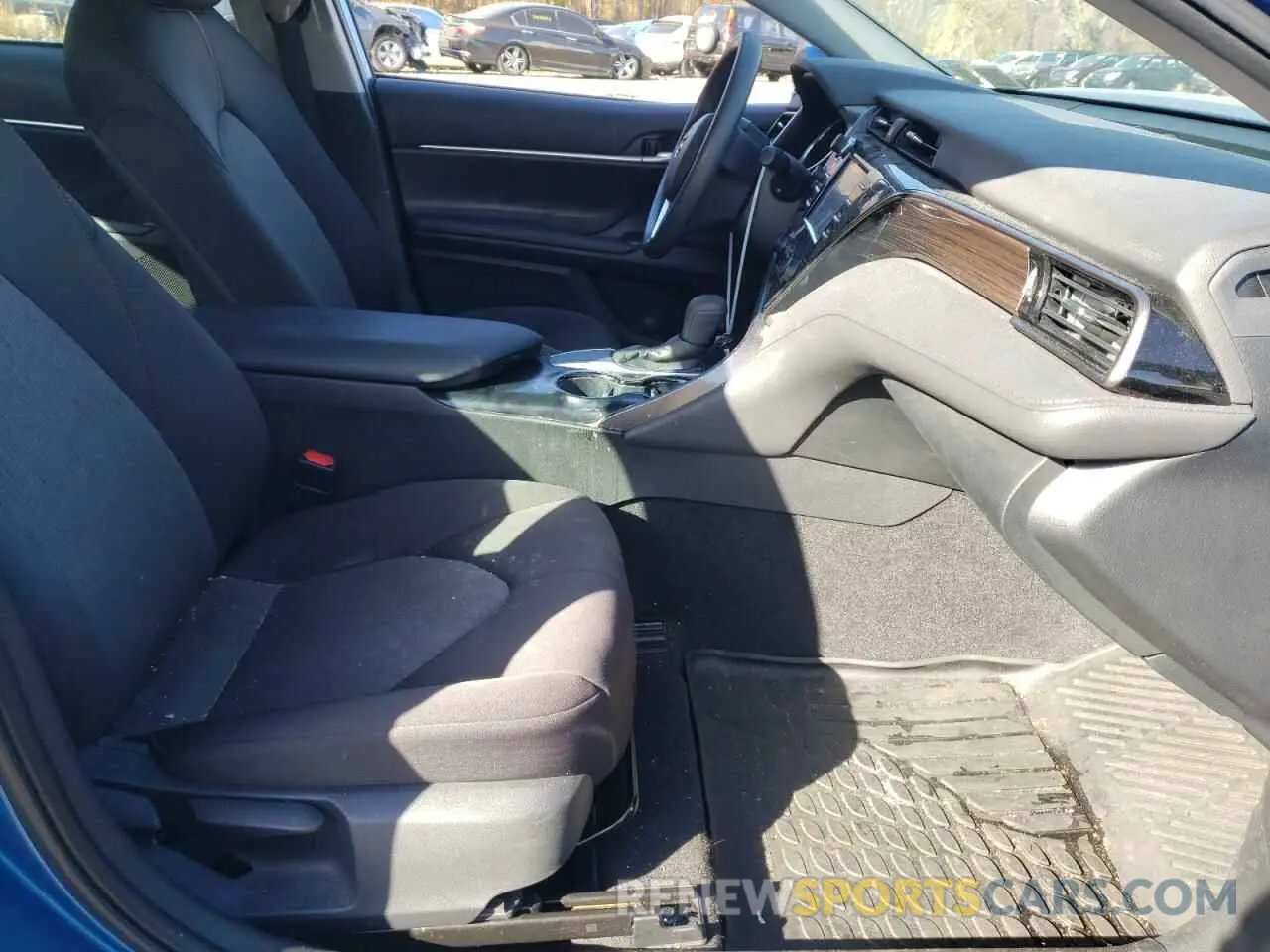 5 fotografías del automóvil dañado 4T1B11HK7KU276992 TOYOTA CAMRY 2019