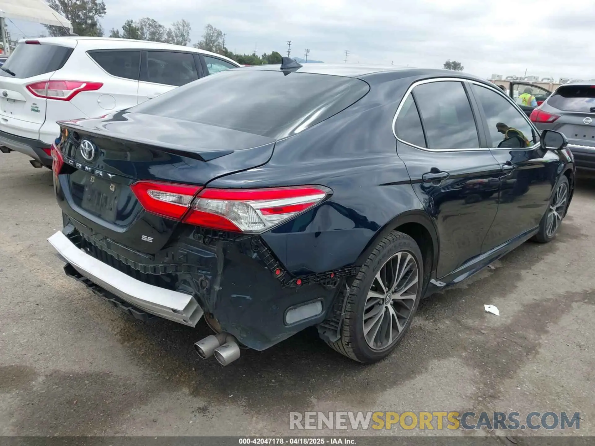 4 fotografías del automóvil dañado 4T1B11HK7KU282596 TOYOTA CAMRY 2019