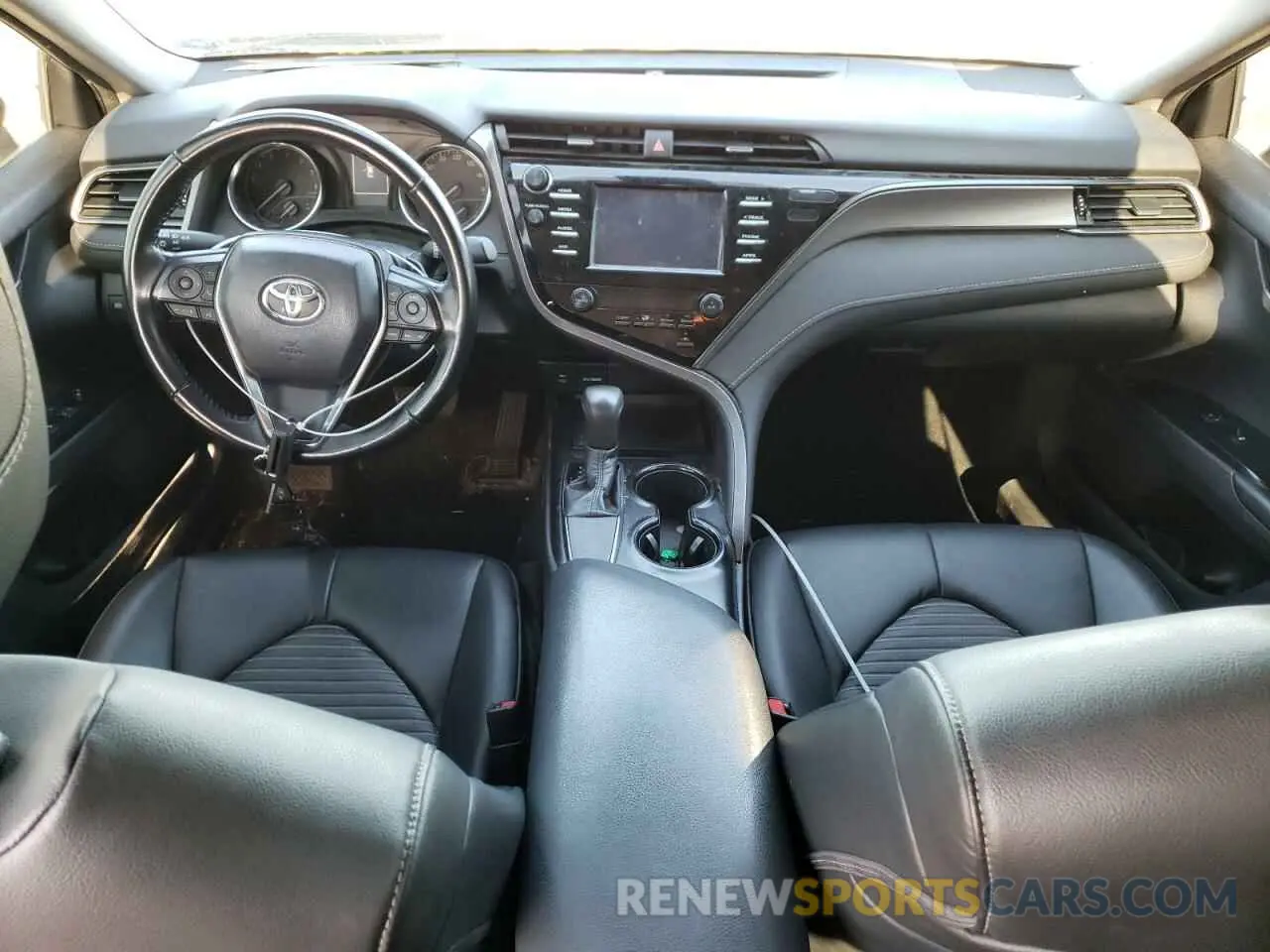 8 fotografías del automóvil dañado 4T1B11HK7KU679757 TOYOTA CAMRY 2019