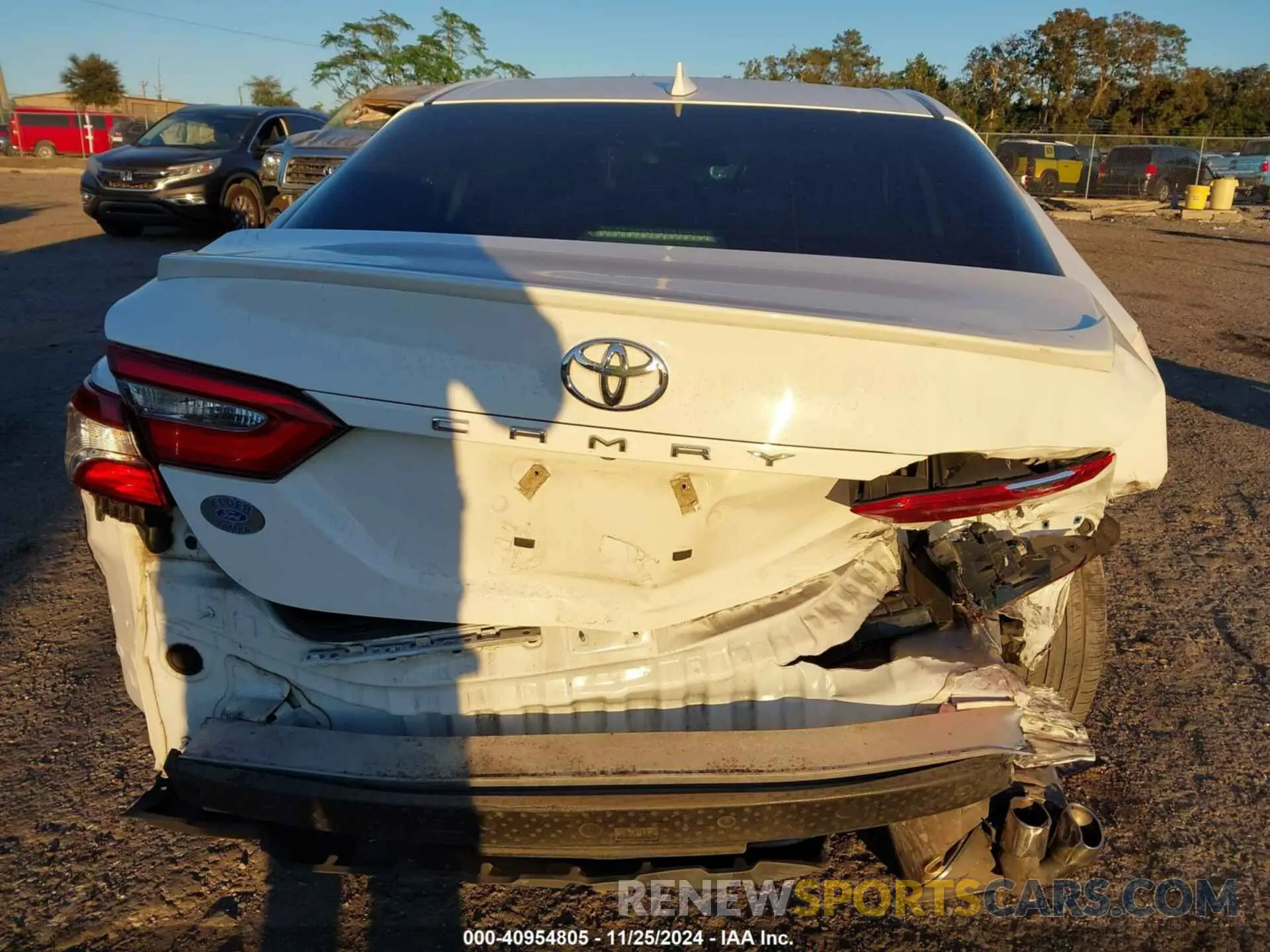 17 fotografías del automóvil dañado 4T1B11HK7KU685459 TOYOTA CAMRY 2019
