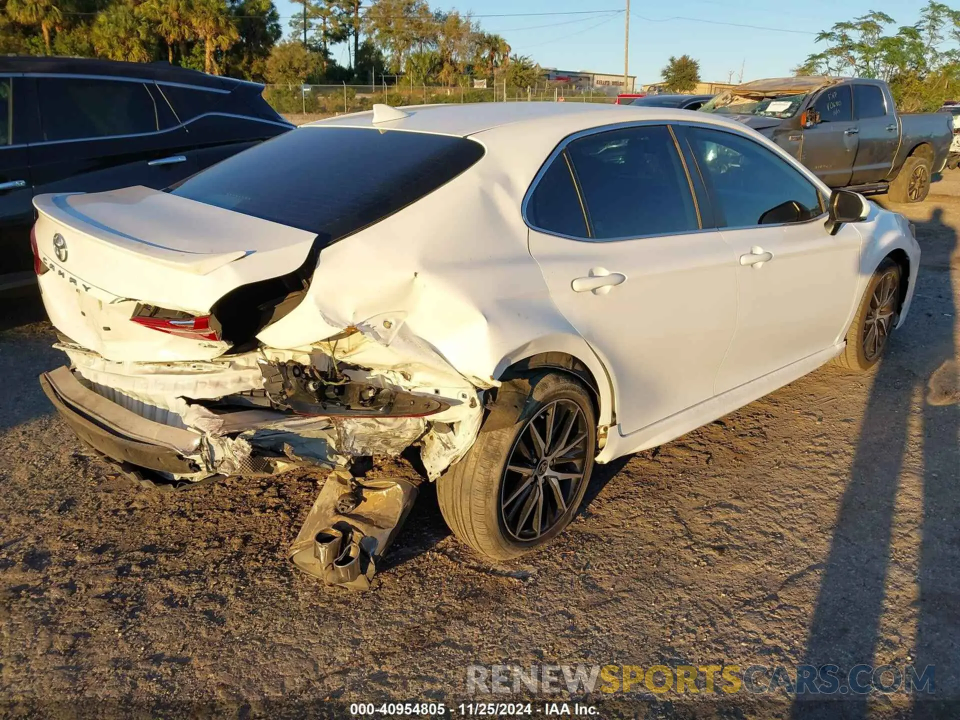 4 fotografías del automóvil dañado 4T1B11HK7KU685459 TOYOTA CAMRY 2019