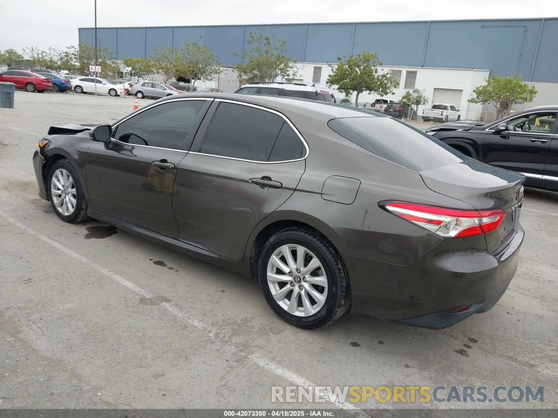 3 fotografías del automóvil dañado 4T1B11HK7KU702244 TOYOTA CAMRY 2019