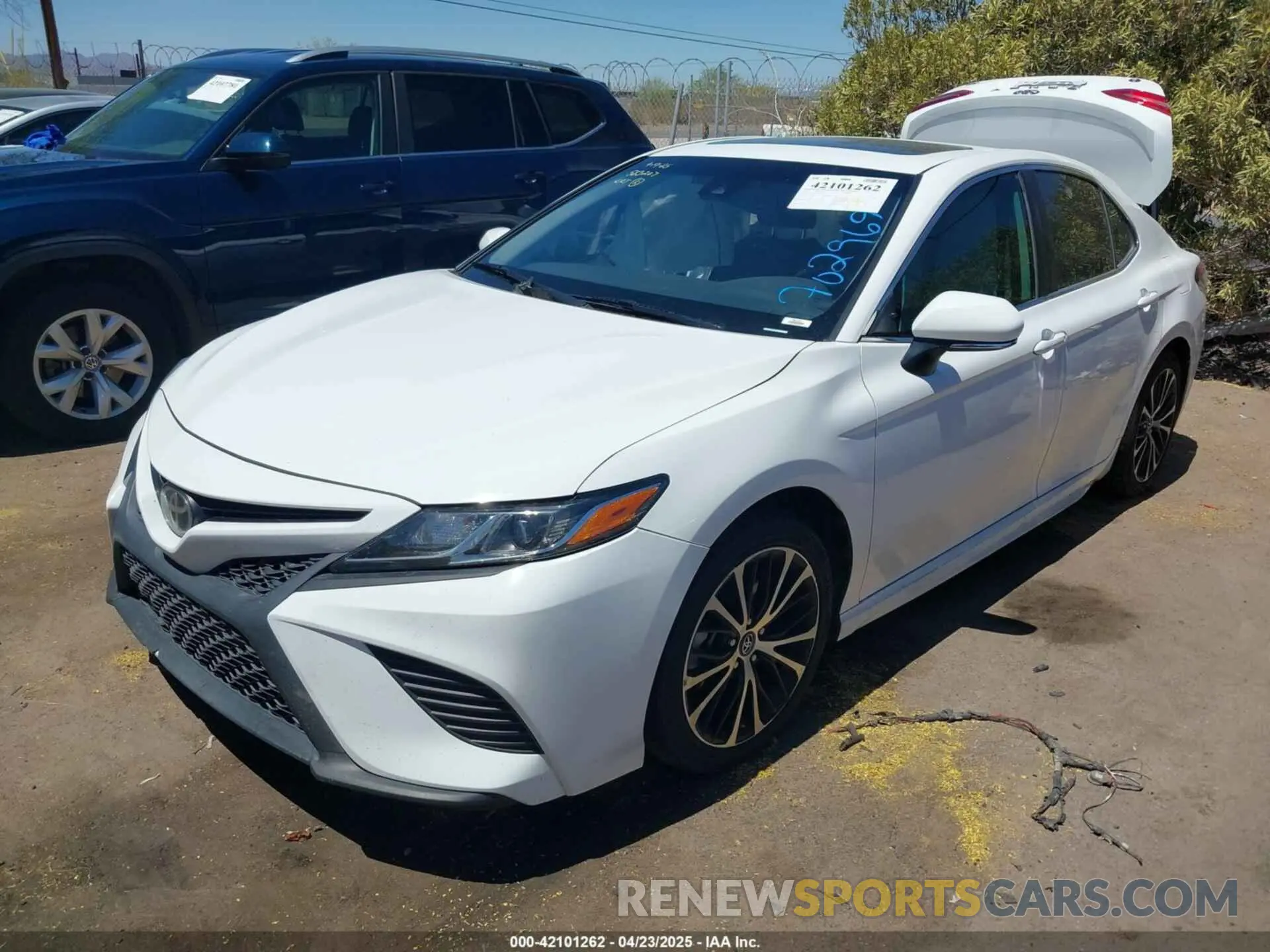 2 fotografías del automóvil dañado 4T1B11HK7KU702969 TOYOTA CAMRY 2019