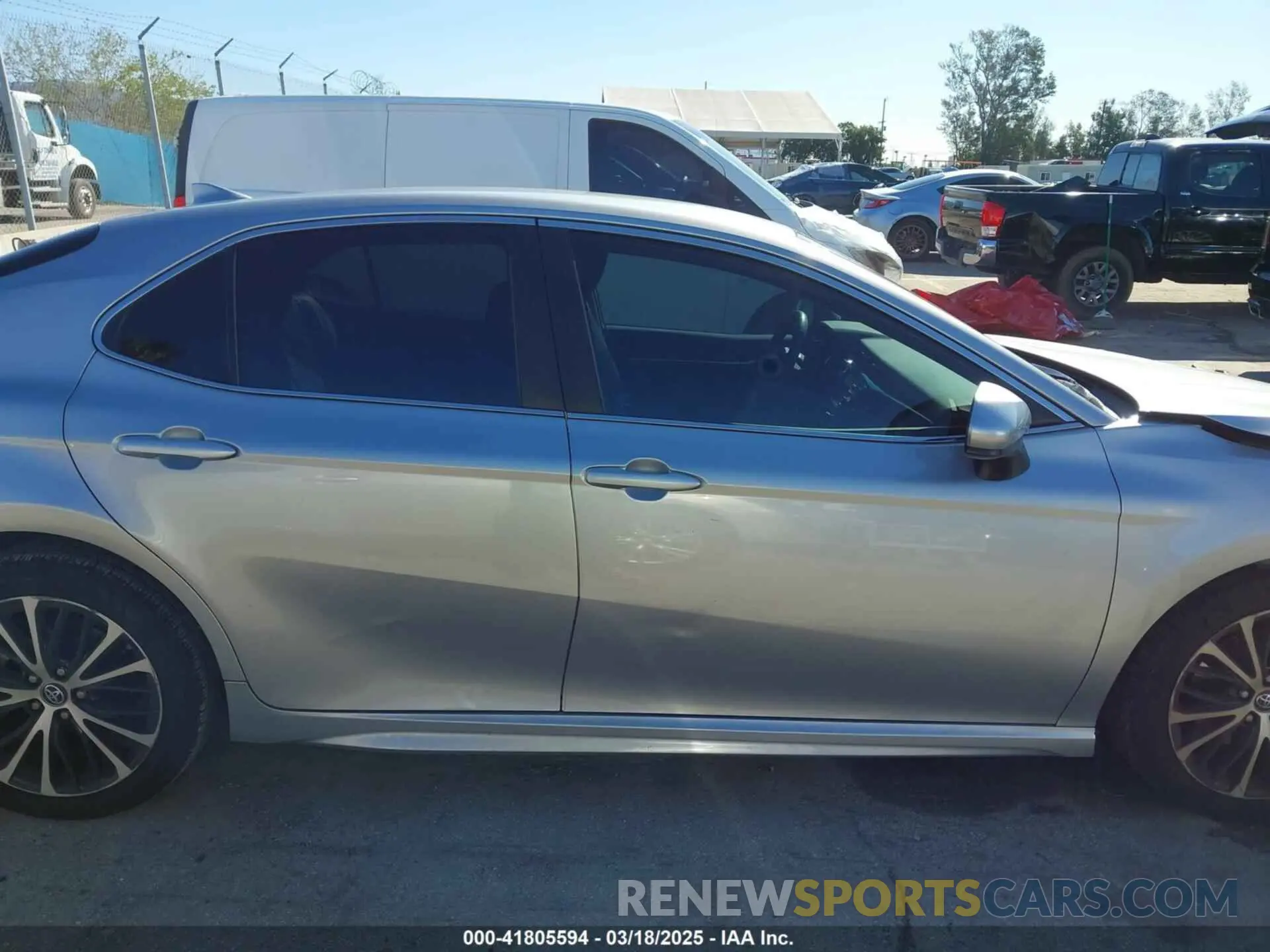 14 fotografías del automóvil dañado 4T1B11HK7KU724552 TOYOTA CAMRY 2019