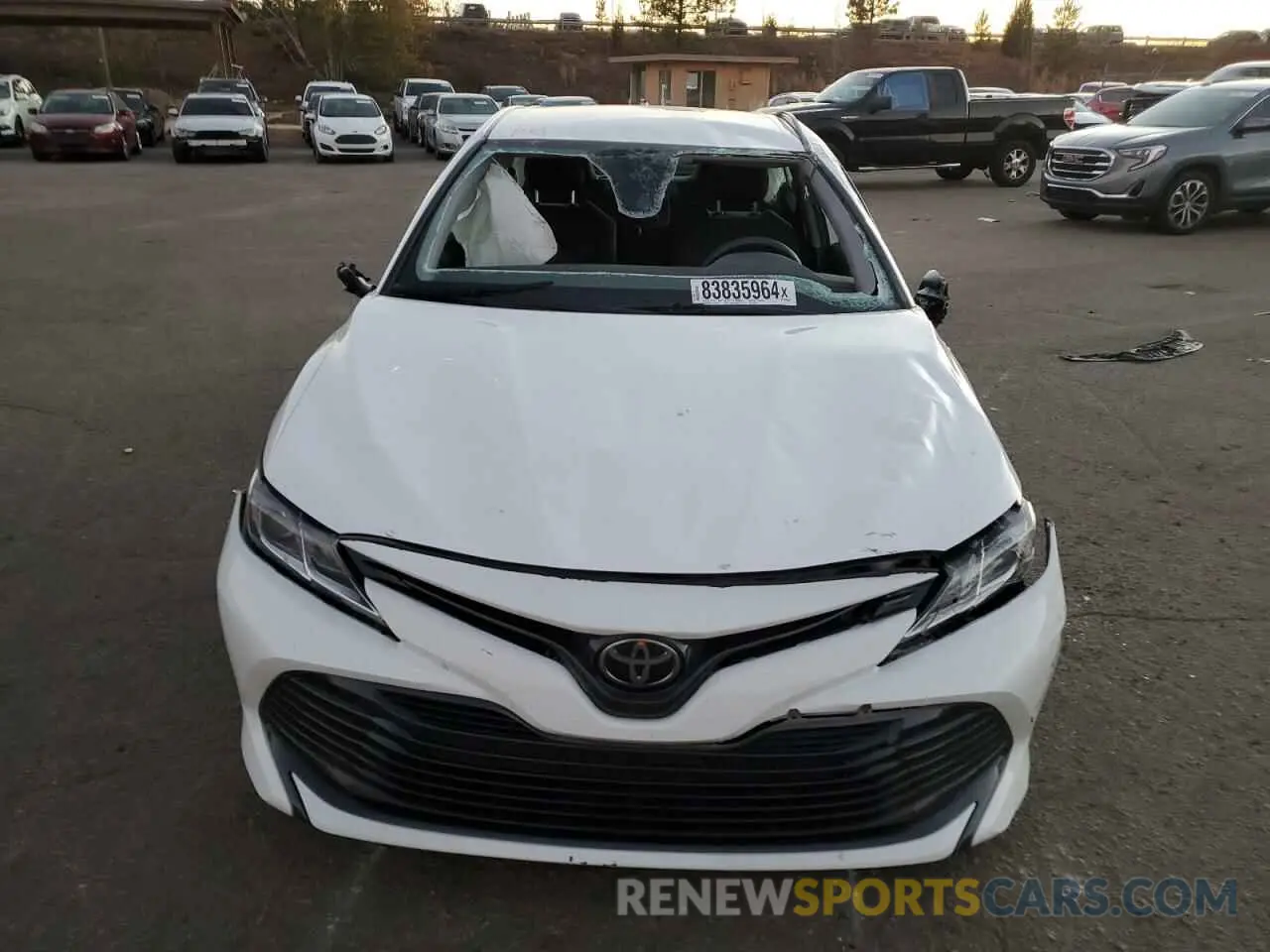 5 fotografías del automóvil dañado 4T1B11HK7KU782340 TOYOTA CAMRY 2019