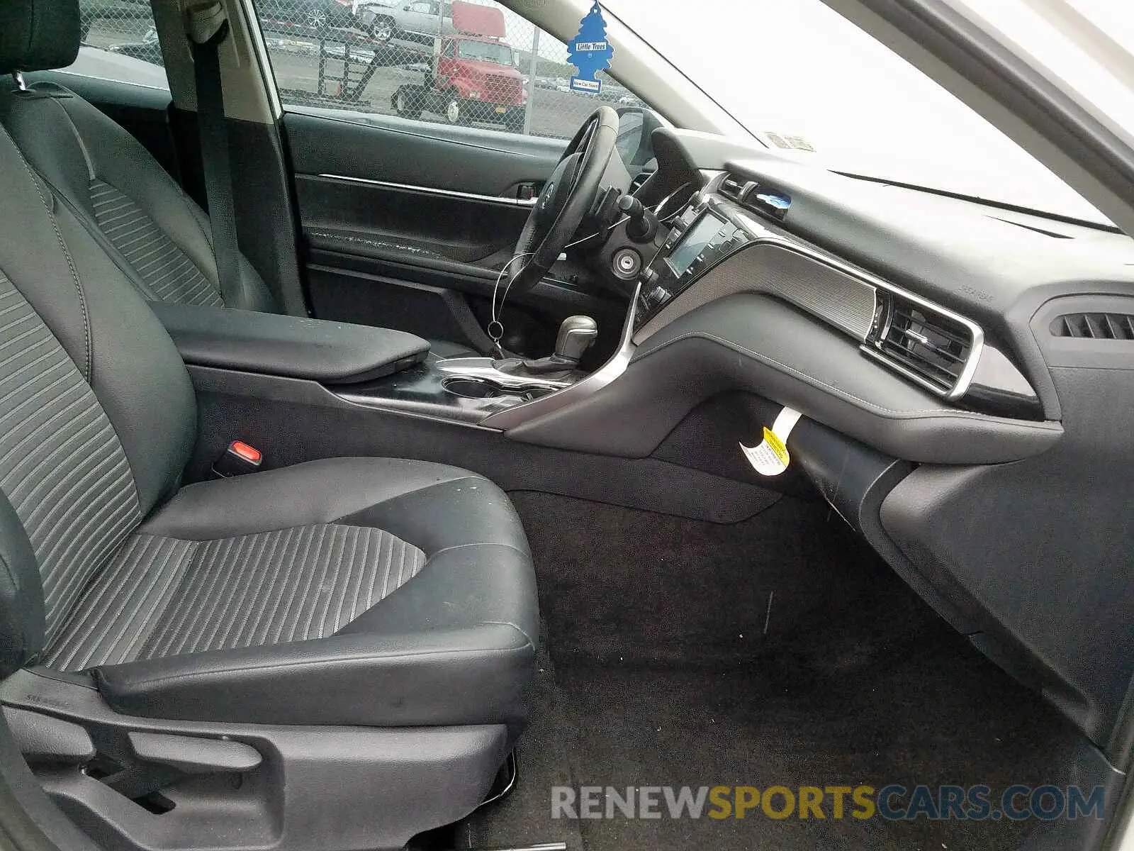 5 fotografías del automóvil dañado 4T1B11HK7KU798599 TOYOTA CAMRY 2019