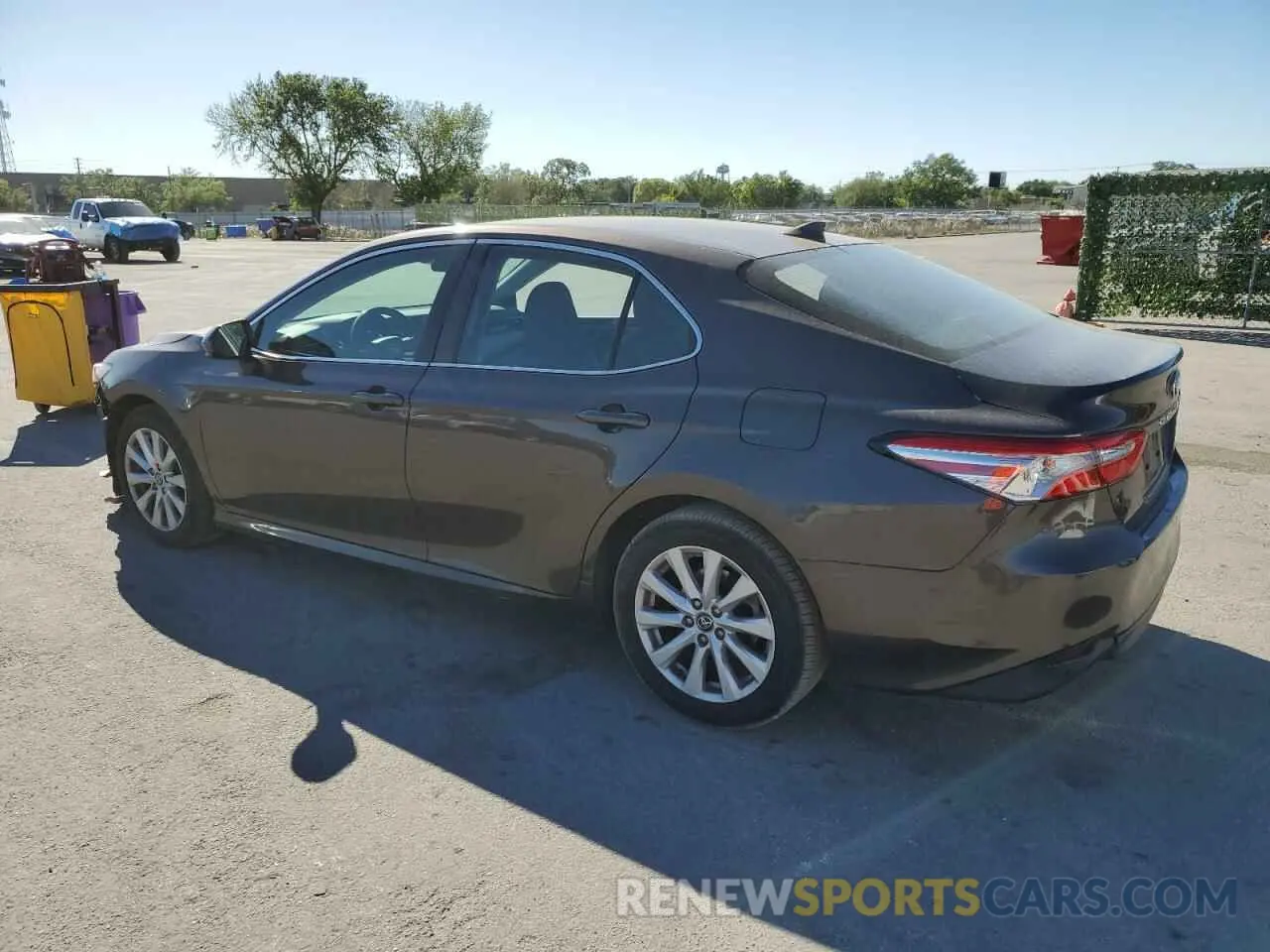 2 fotografías del automóvil dañado 4T1B11HK7KU809701 TOYOTA CAMRY 2019