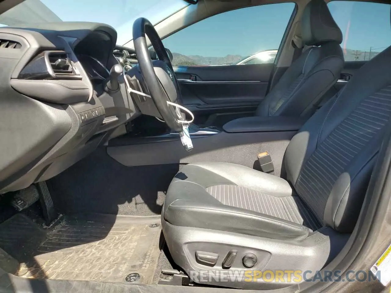 7 fotografías del automóvil dañado 4T1B11HK7KU826983 TOYOTA CAMRY 2019