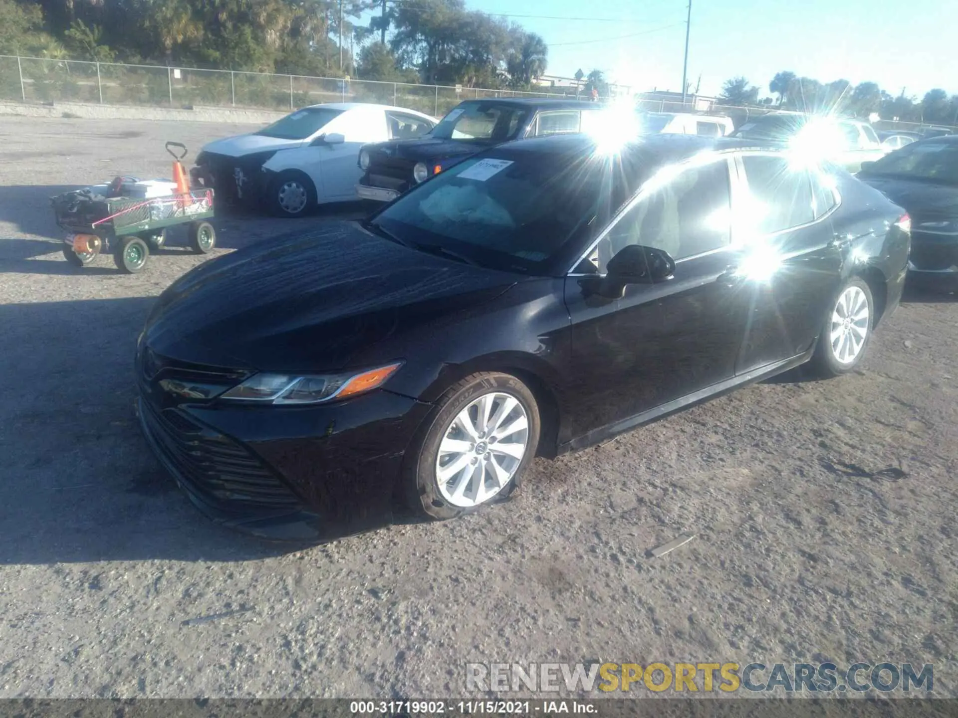 2 fotografías del automóvil dañado 4T1B11HK8KU170180 TOYOTA CAMRY 2019