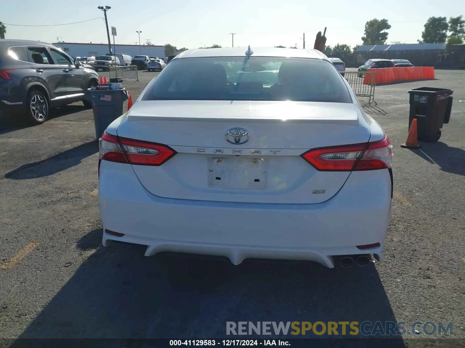 16 fotografías del automóvil dañado 4T1B11HK8KU180109 TOYOTA CAMRY 2019