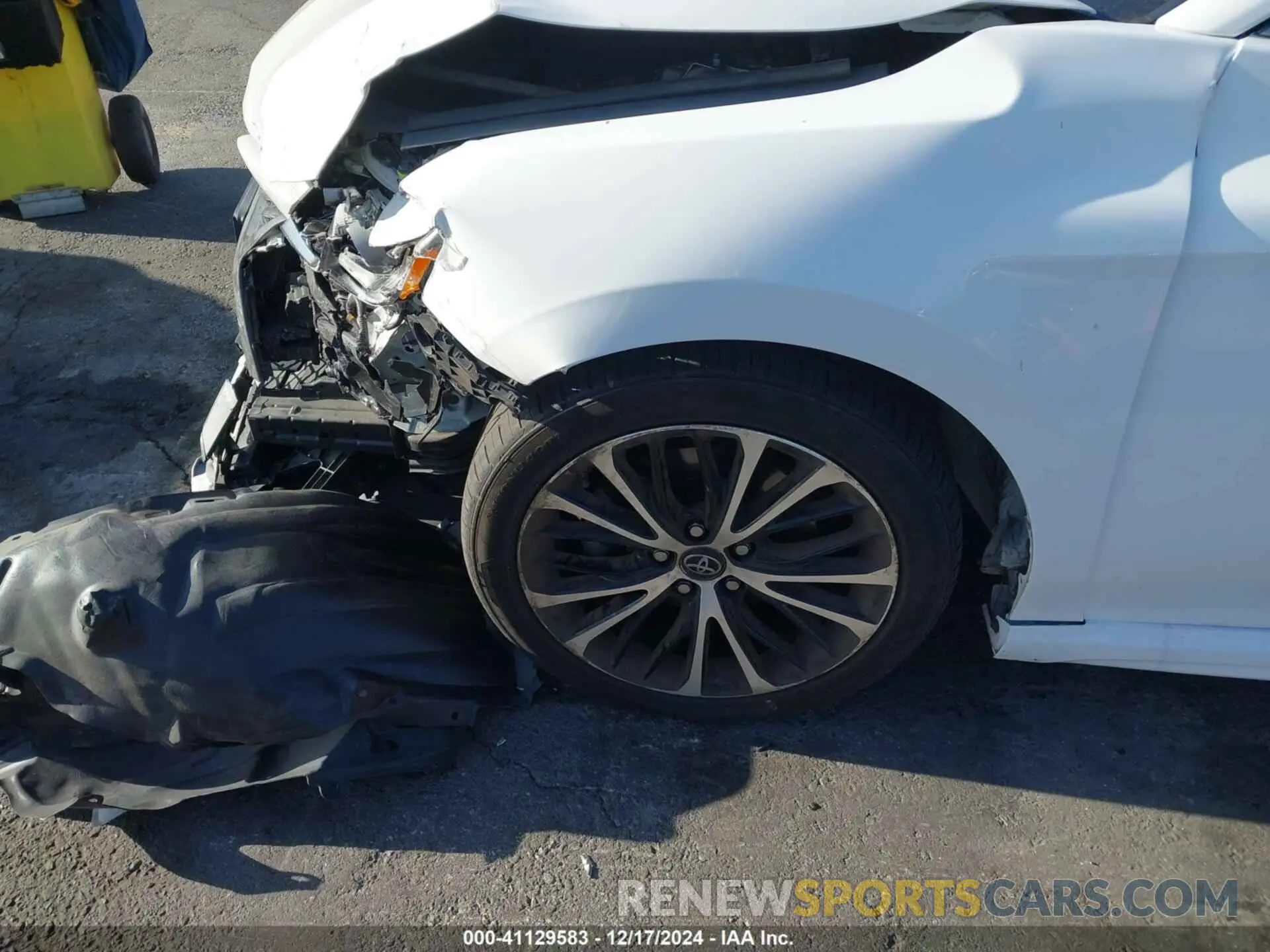 17 fotografías del automóvil dañado 4T1B11HK8KU180109 TOYOTA CAMRY 2019