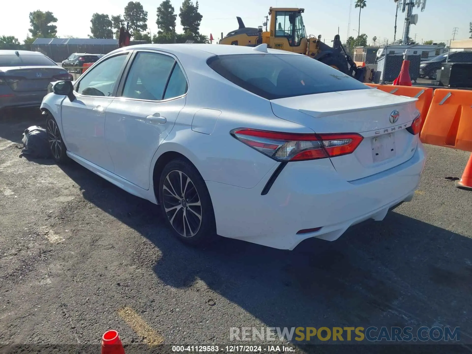 3 fotografías del automóvil dañado 4T1B11HK8KU180109 TOYOTA CAMRY 2019