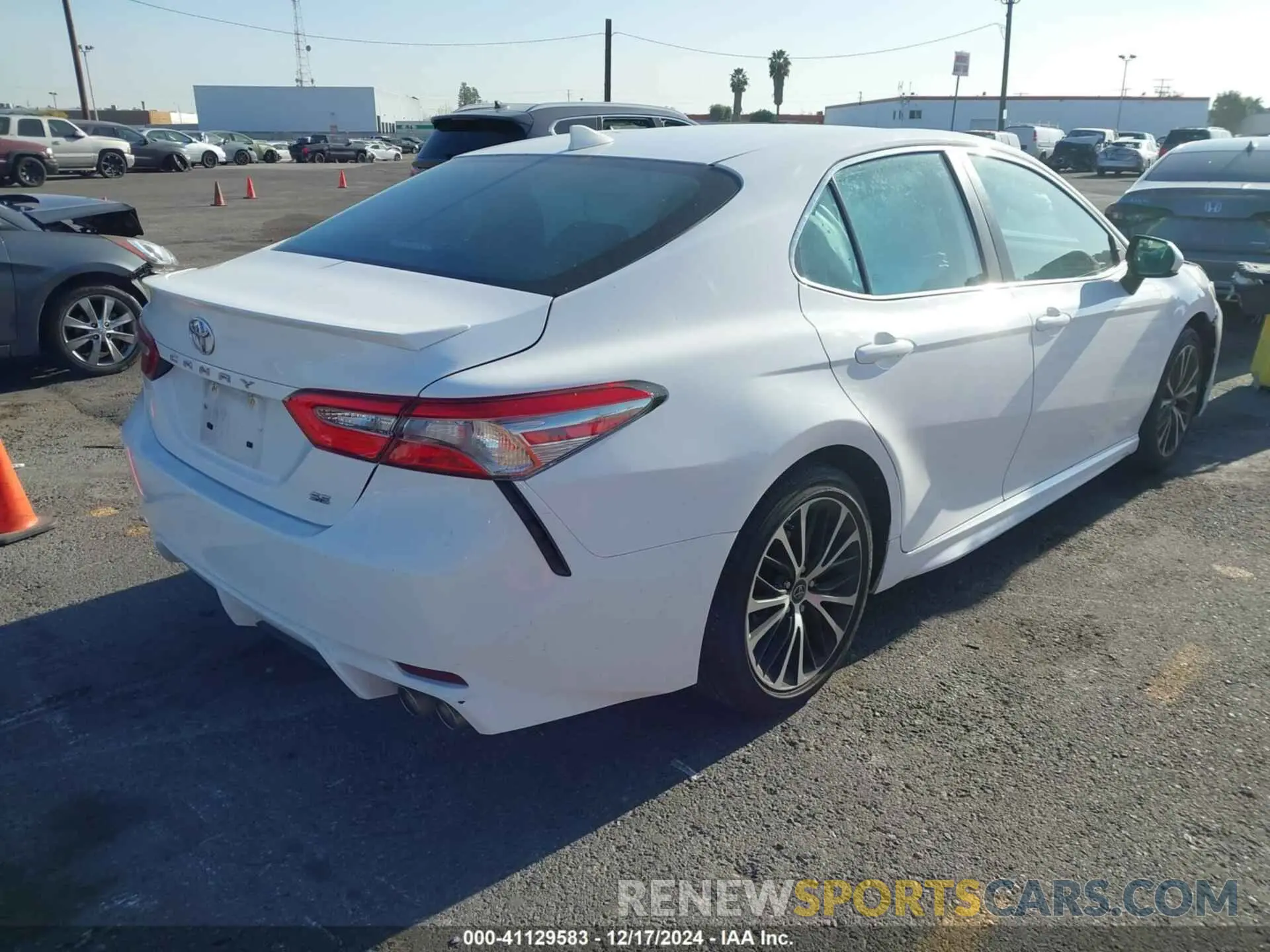 4 fotografías del automóvil dañado 4T1B11HK8KU180109 TOYOTA CAMRY 2019