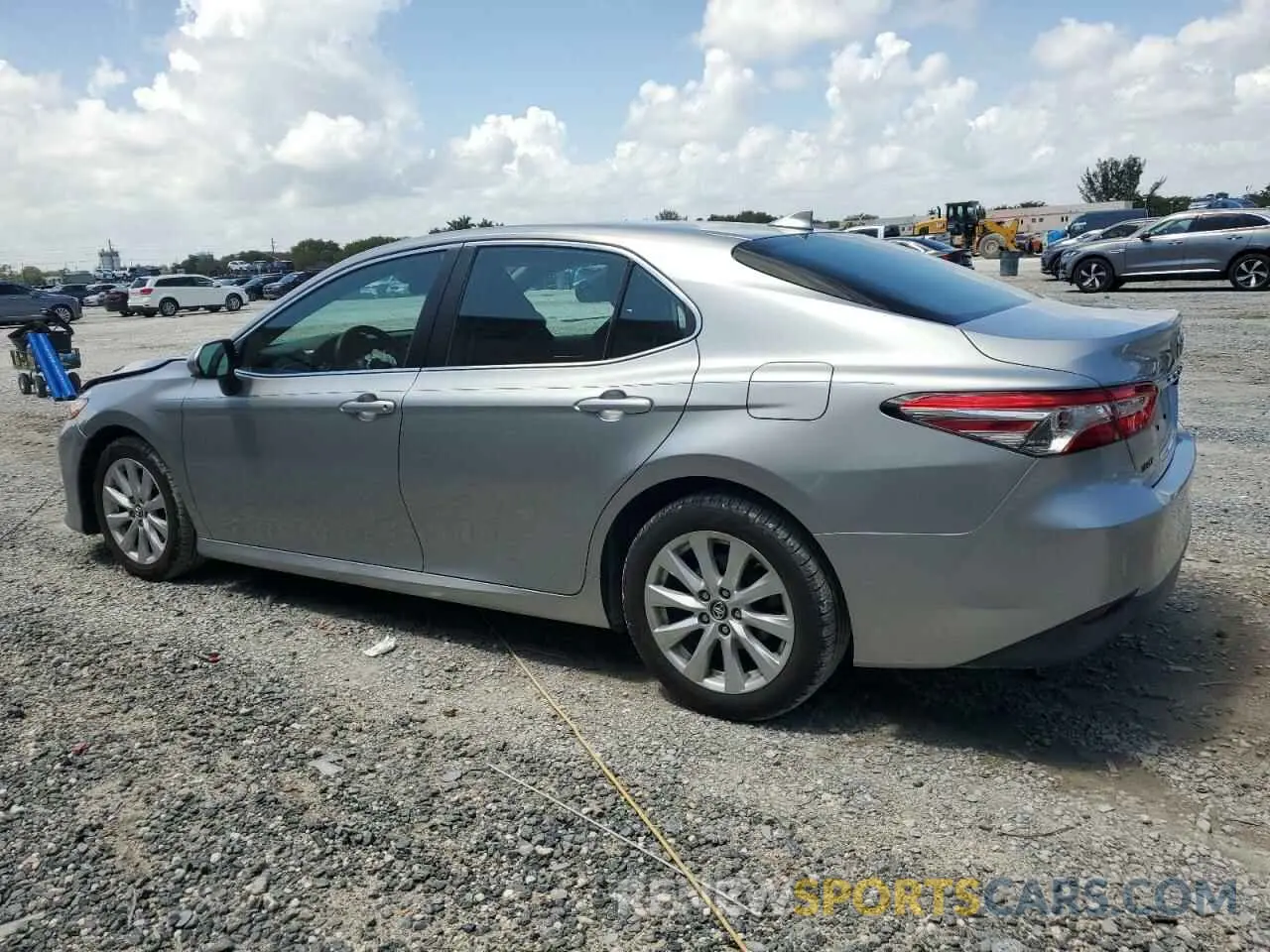 2 fotografías del automóvil dañado 4T1B11HK8KU186959 TOYOTA CAMRY 2019