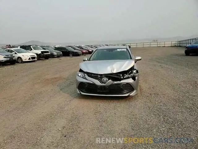 11 fotografías del automóvil dañado 4T1B11HK8KU188985 TOYOTA CAMRY 2019