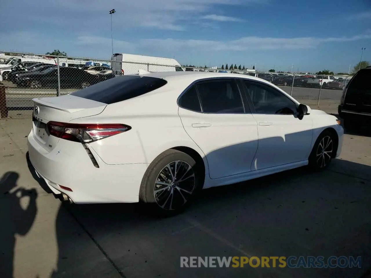 3 fotografías del automóvil dañado 4T1B11HK8KU195080 TOYOTA CAMRY 2019