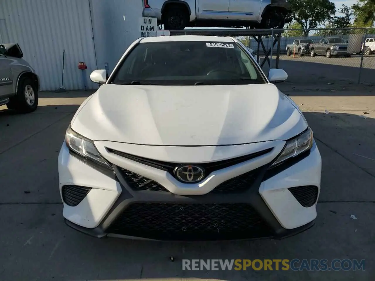 5 fotografías del automóvil dañado 4T1B11HK8KU195080 TOYOTA CAMRY 2019