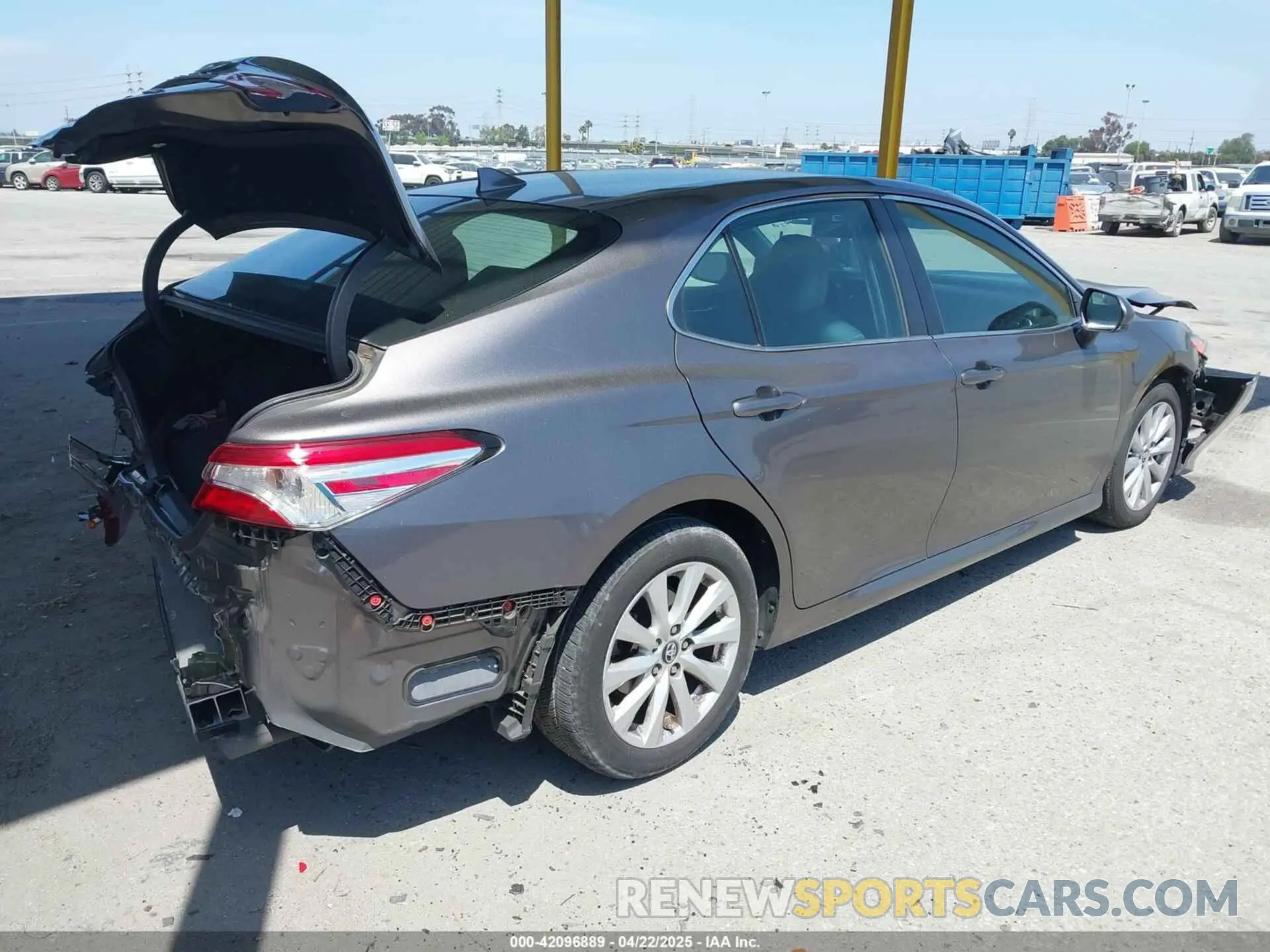 4 fotografías del automóvil dañado 4T1B11HK8KU204599 TOYOTA CAMRY 2019