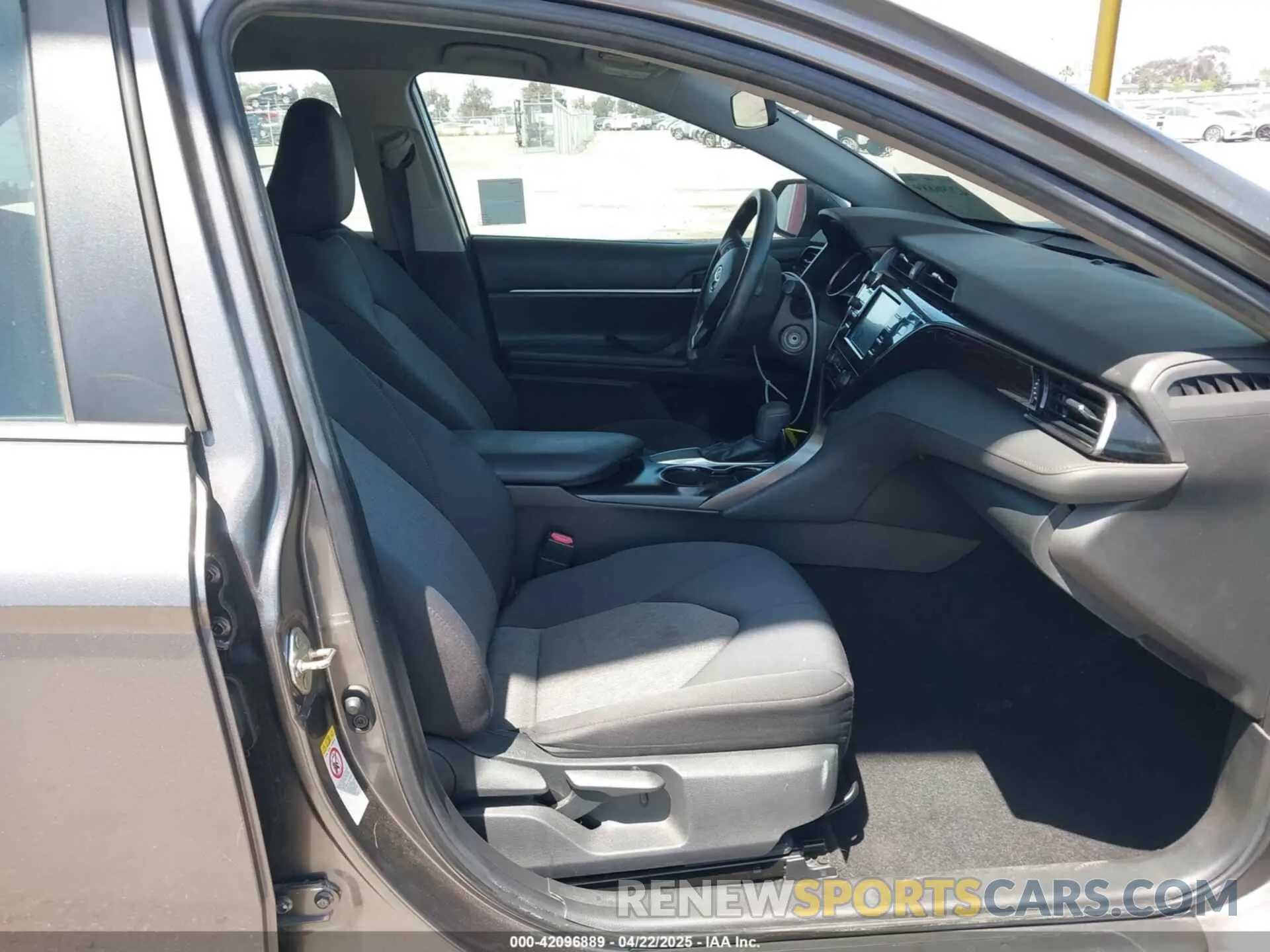 5 fotografías del automóvil dañado 4T1B11HK8KU204599 TOYOTA CAMRY 2019