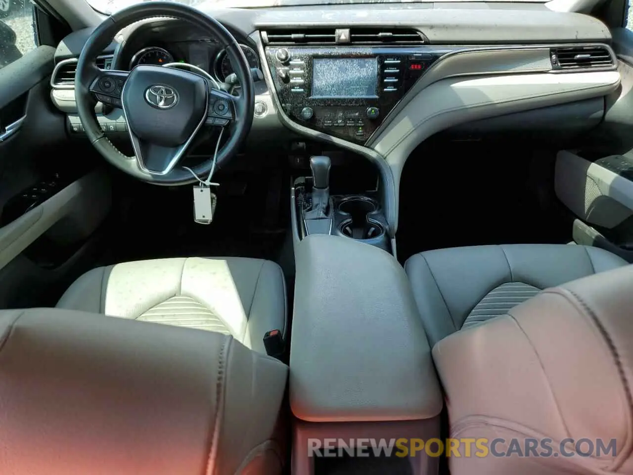 8 fotografías del automóvil dañado 4T1B11HK8KU209995 TOYOTA CAMRY 2019