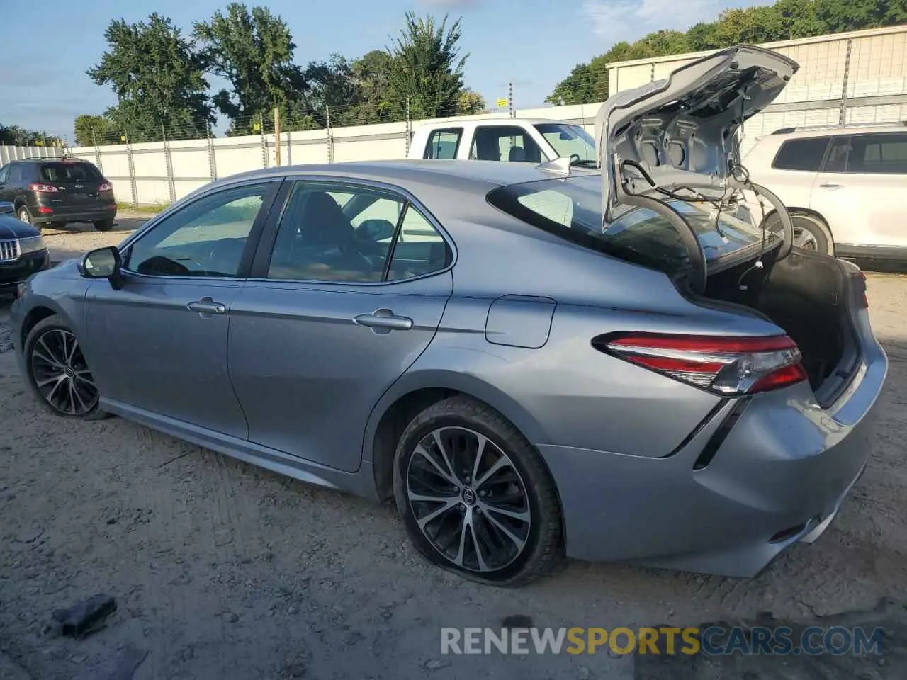 2 fotografías del automóvil dañado 4T1B11HK8KU213772 TOYOTA CAMRY 2019